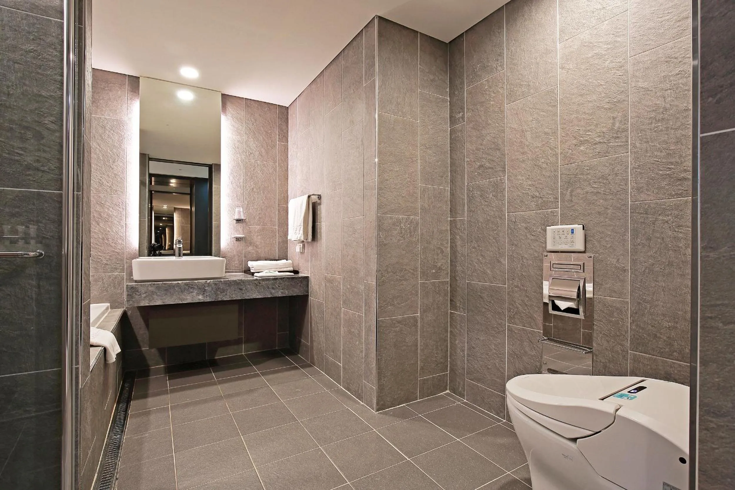 Toilet in Airsky Hotel Incheon