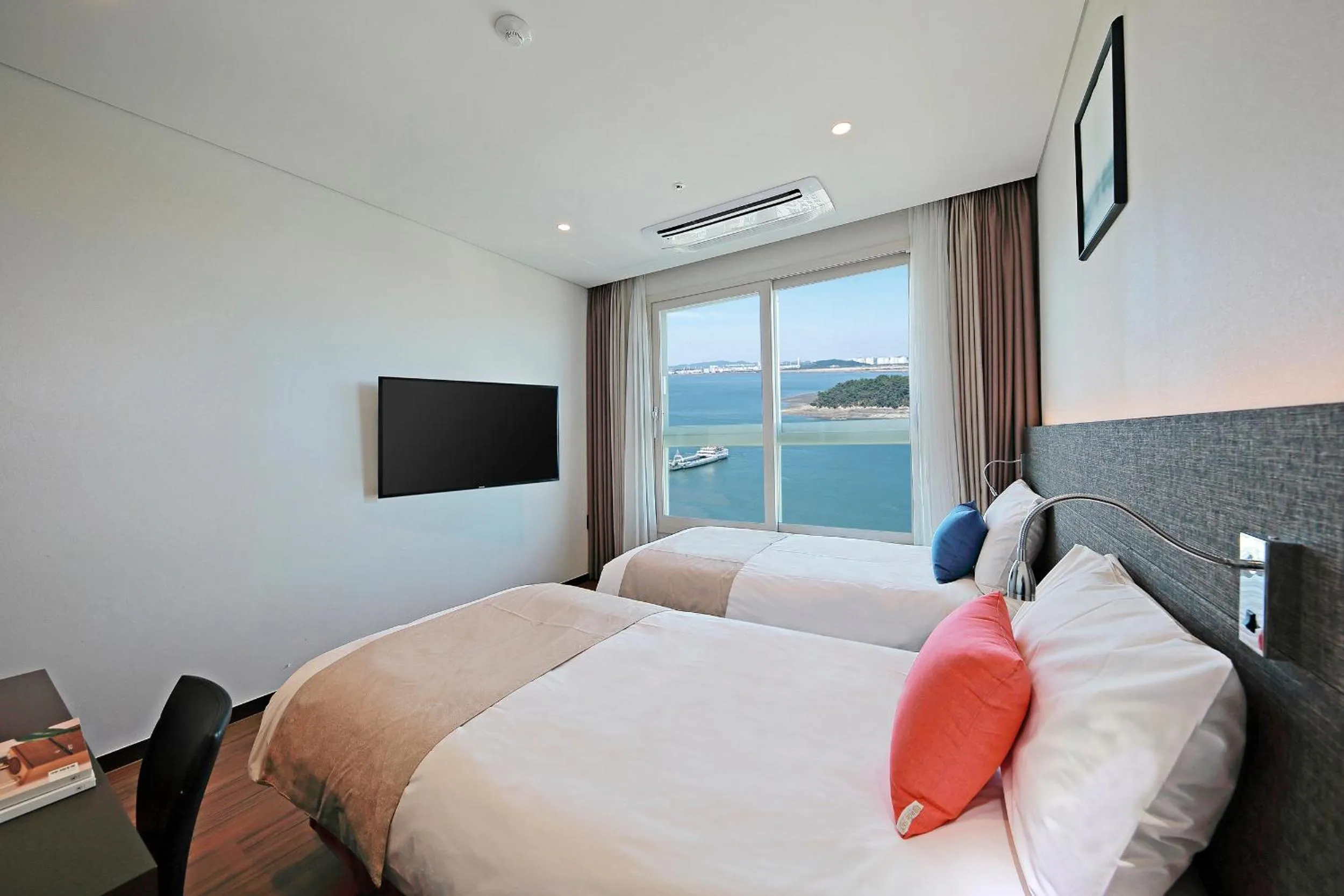 Bed in Airsky Hotel Incheon