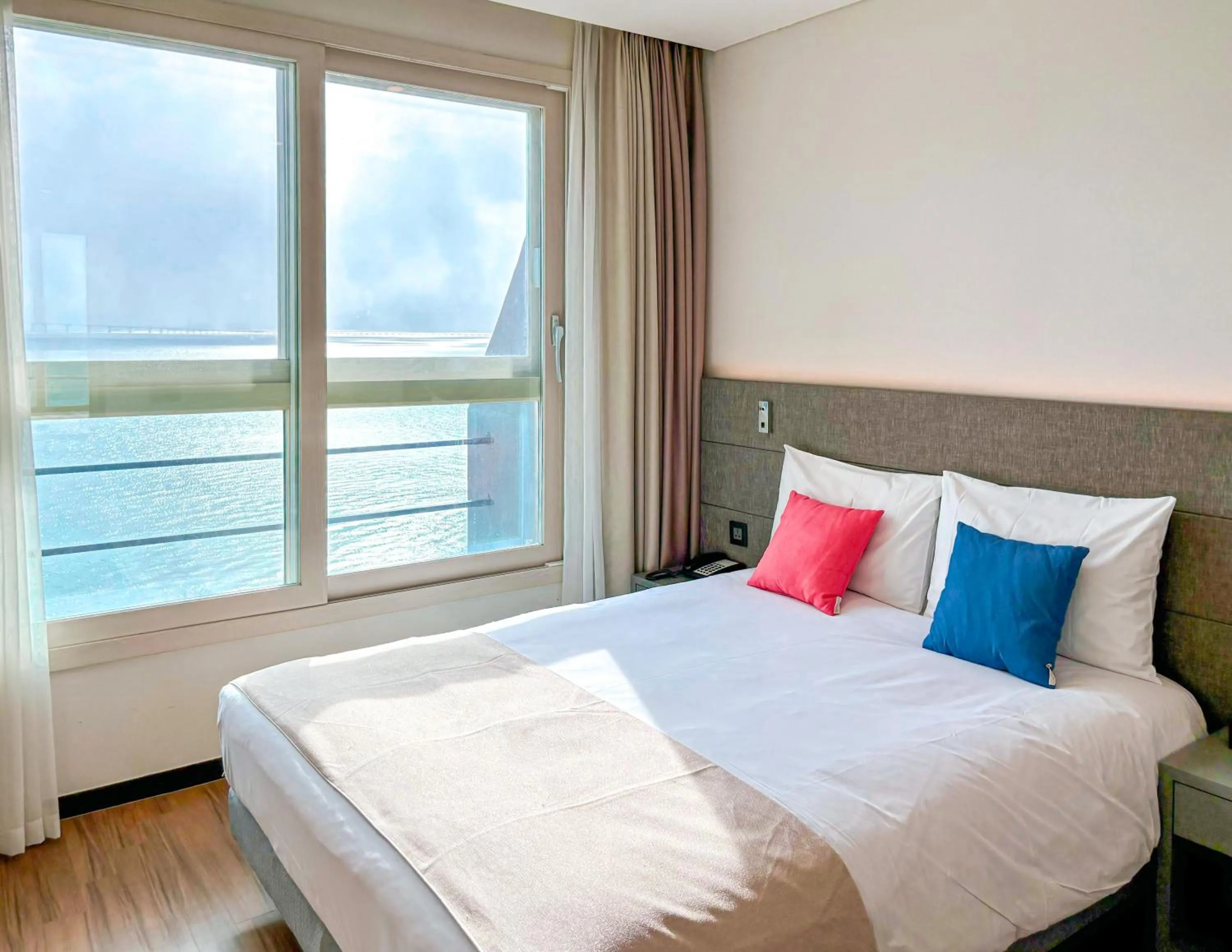 Sea view, Bed in Airsky Hotel Incheon