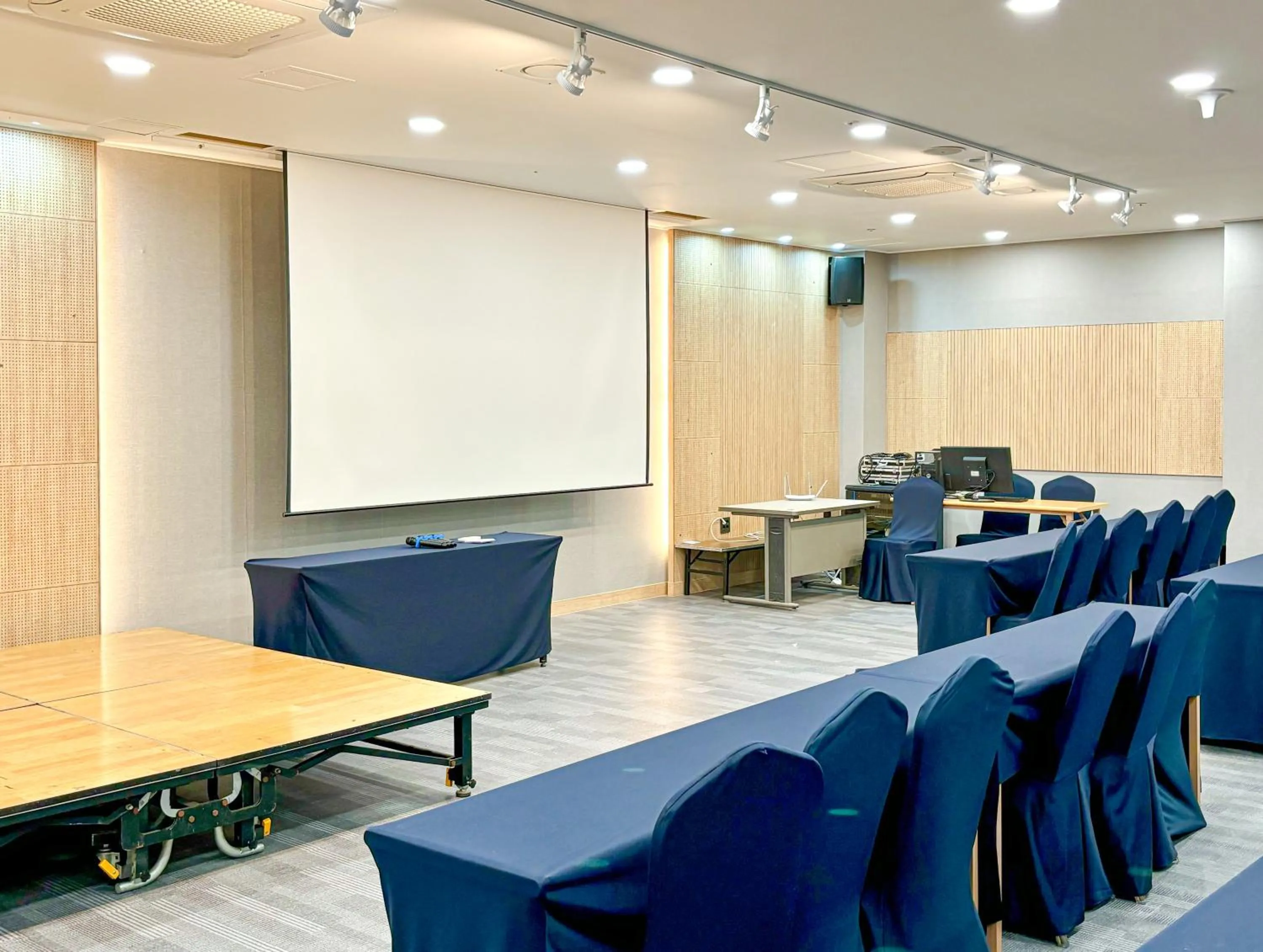 Business facilities in Airsky Hotel Incheon