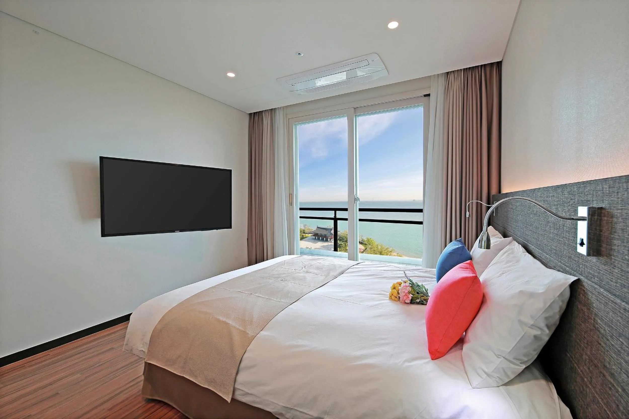 Bed in Airsky Hotel Incheon