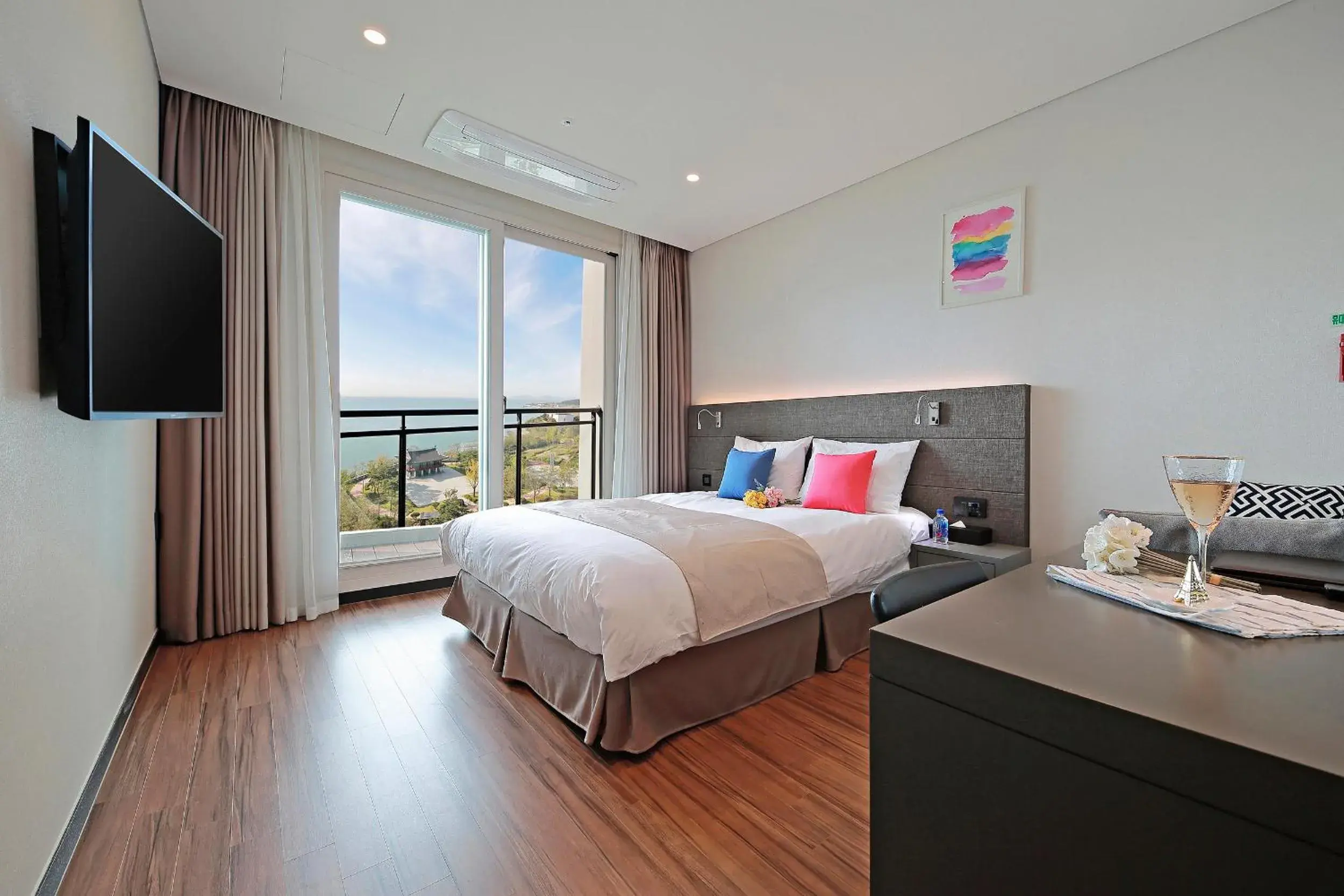 Premier Double Balcony with Sea View in Airsky Hotel Incheon Premier Double Balcony with Sea View in Airsky Hotel Incheon