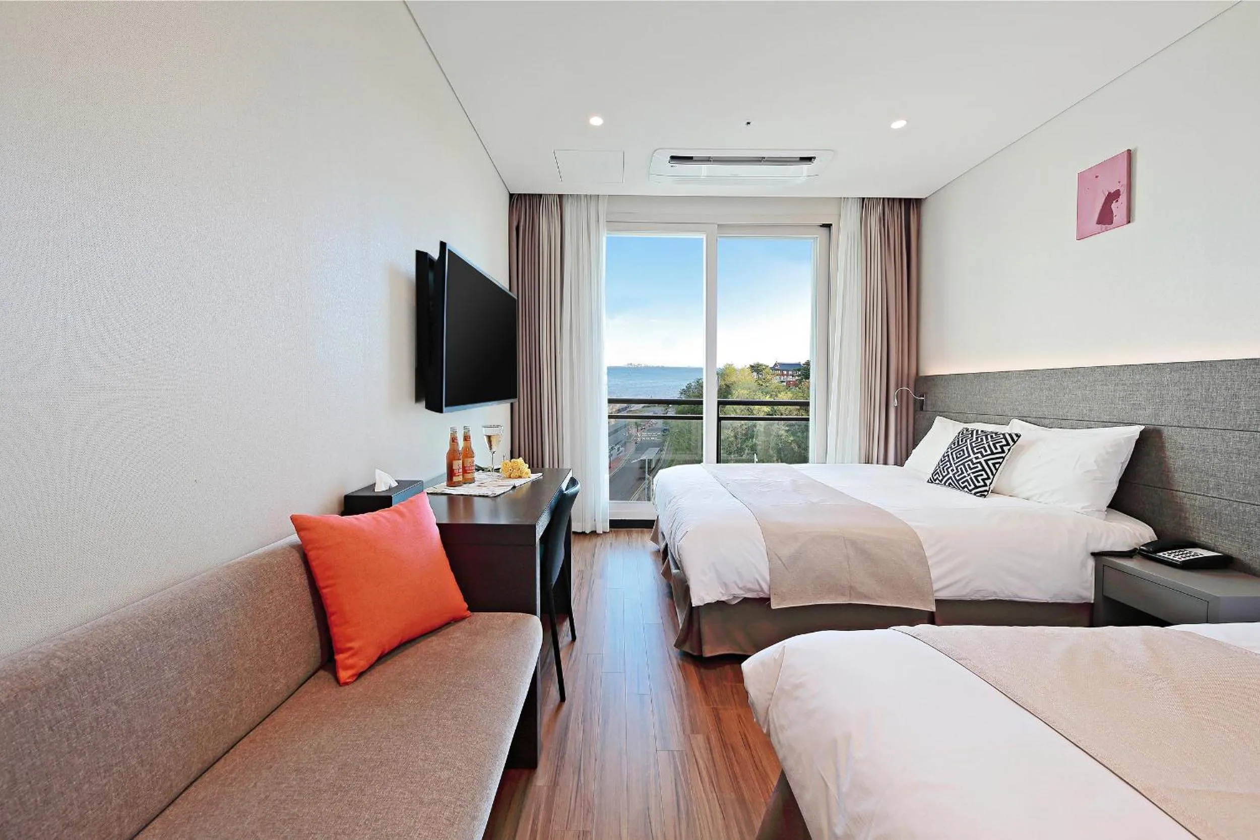 Bedroom, Bed in Airsky Hotel Incheon