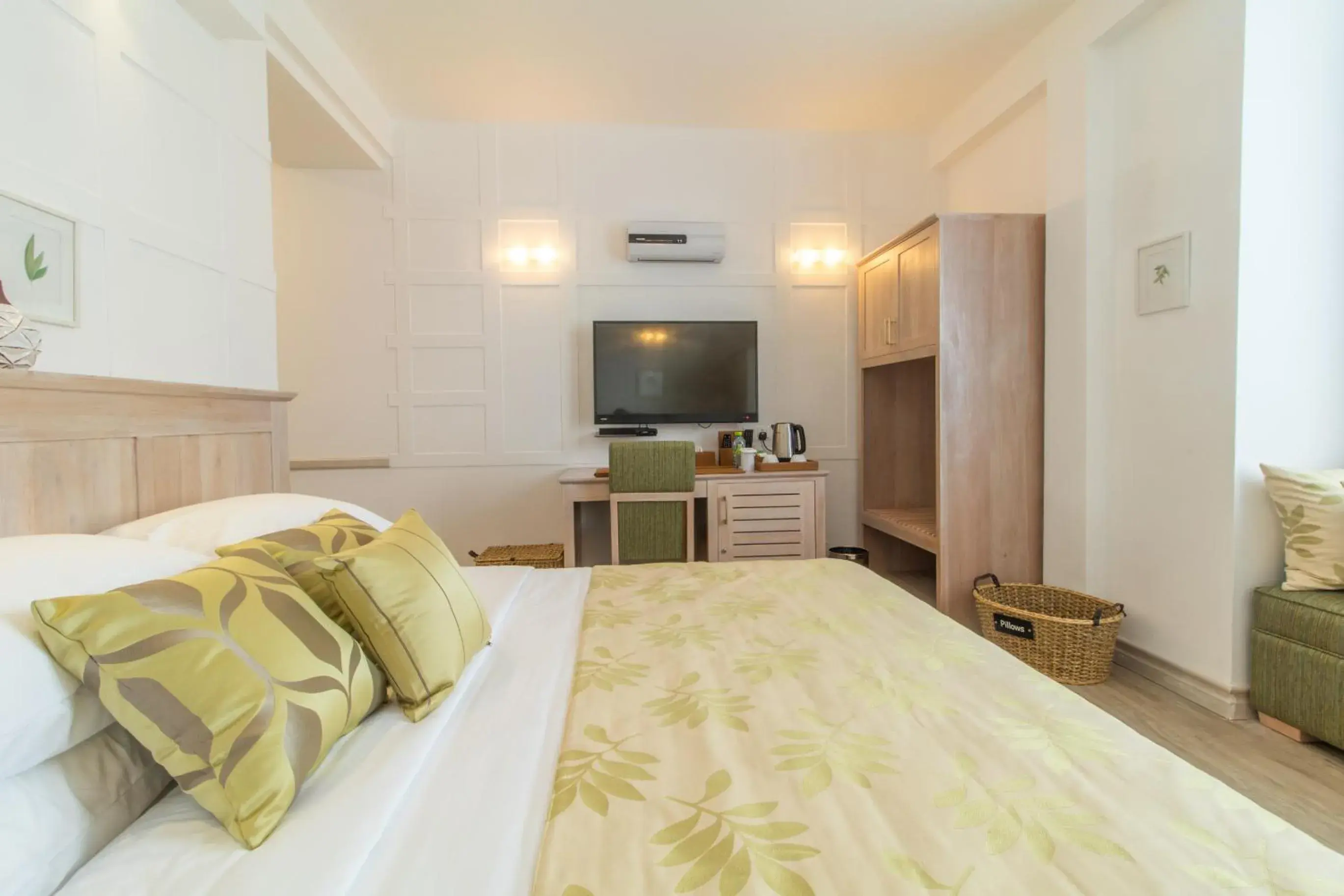 Deluxe Room in The Lynden Grove Deluxe Room in The Lynden Grove