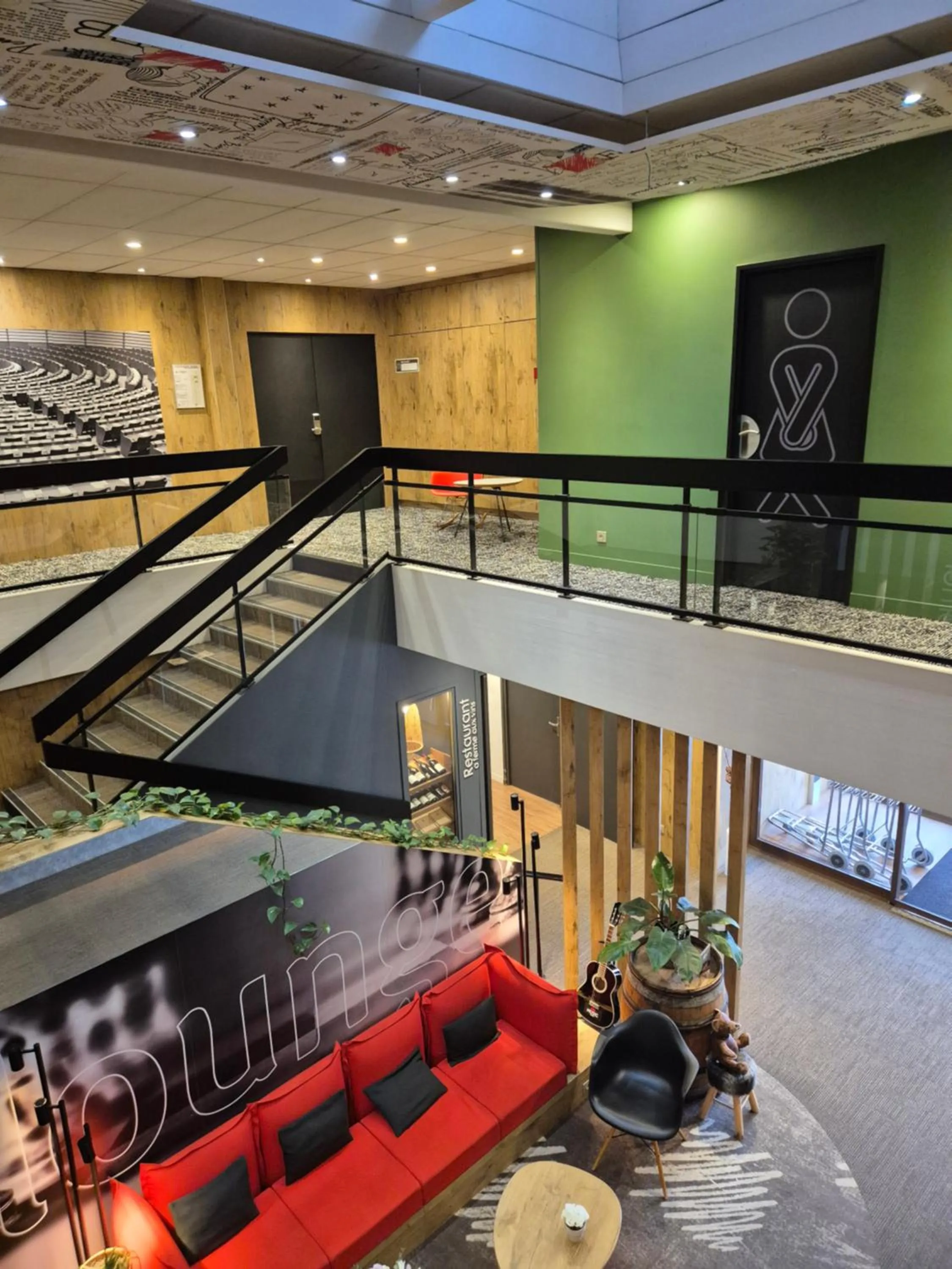 Lobby or reception in ibis Beaune La Ferme Aux Vins