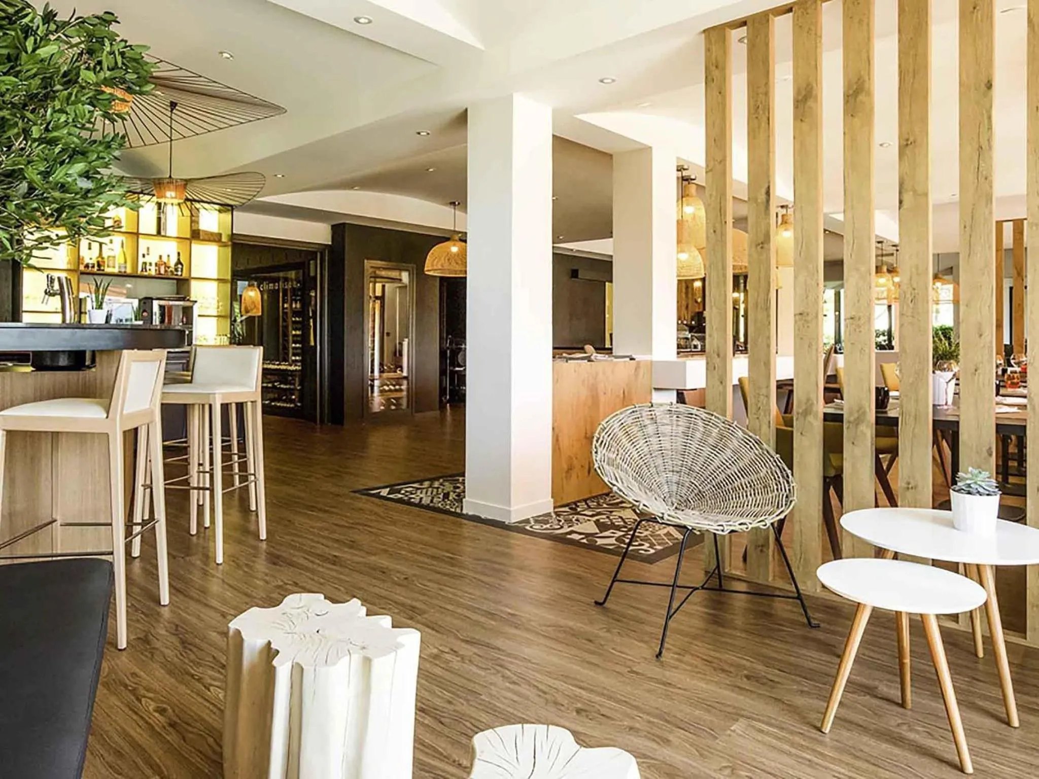 Lounge or bar in ibis Beaune La Ferme Aux Vins