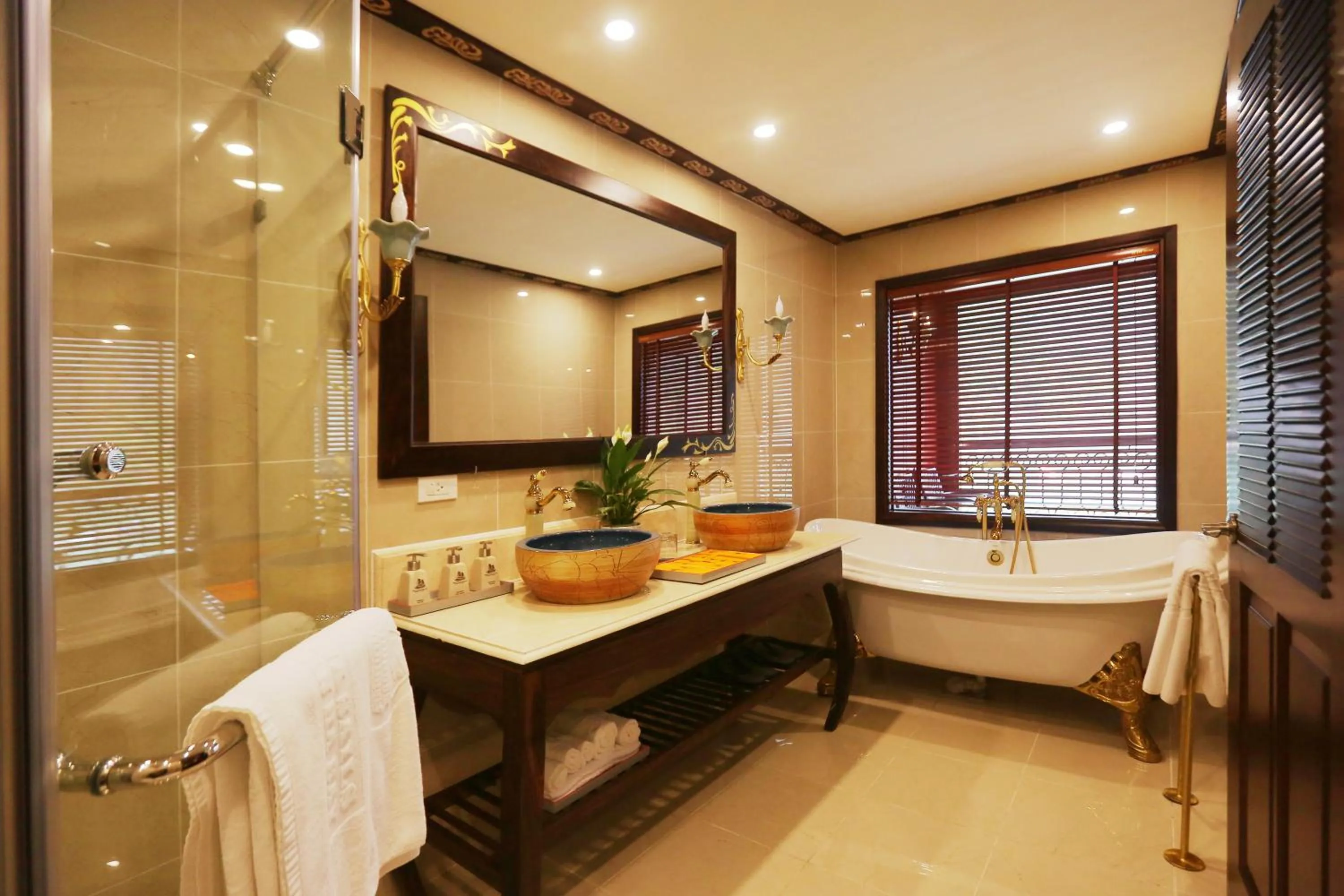 Bathroom in Indochine Cruise Lan Ha Bay