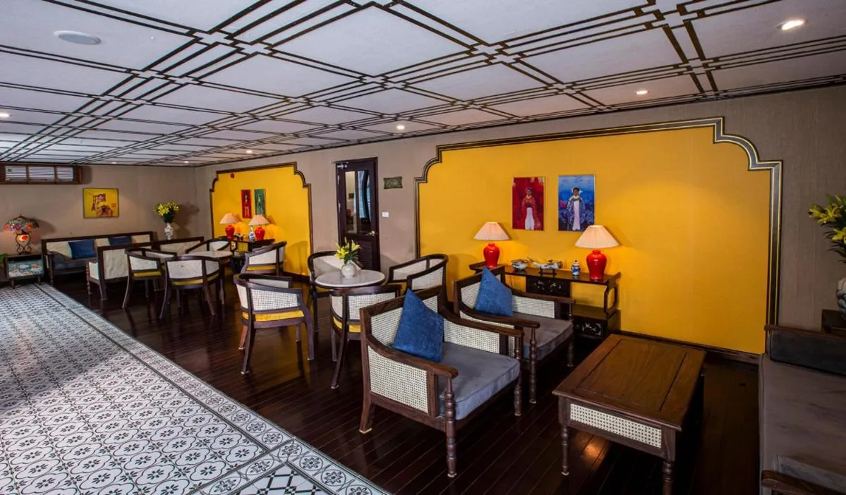 Restaurant/places to eat in Indochine Cruise Lan Ha Bay