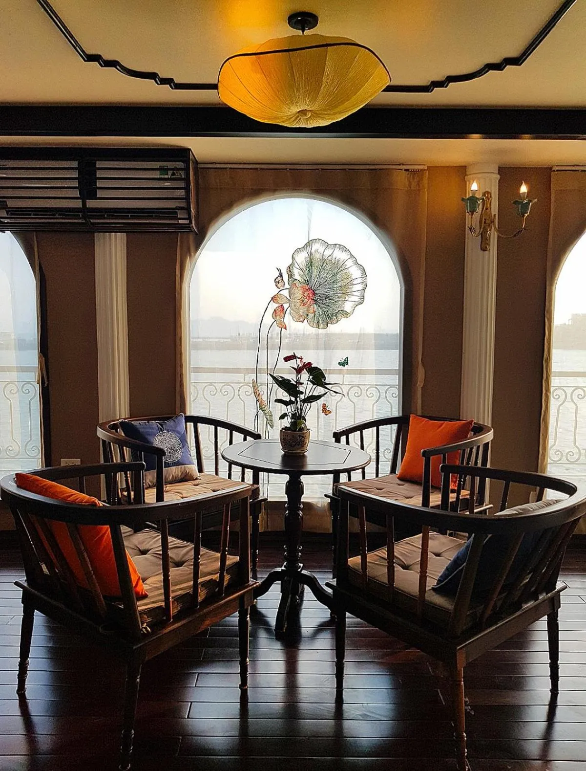 Lounge or bar in Indochine Cruise Lan Ha Bay