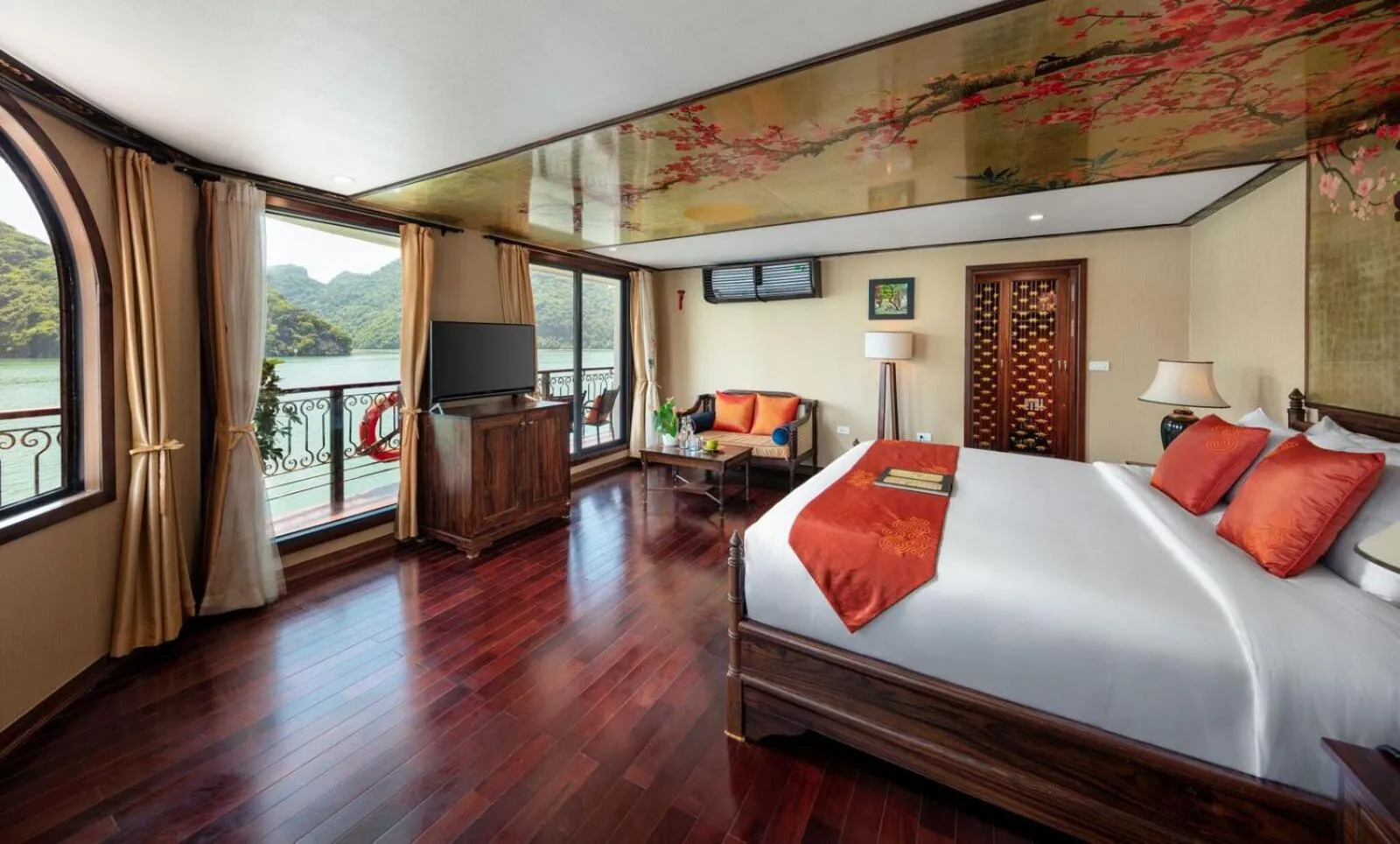 Bed in Indochine Cruise Lan Ha Bay