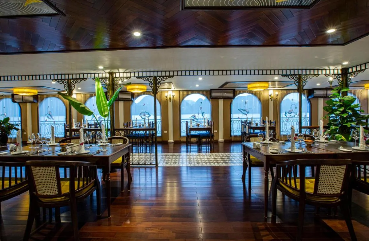 Restaurant/places to eat in Indochine Cruise Lan Ha Bay