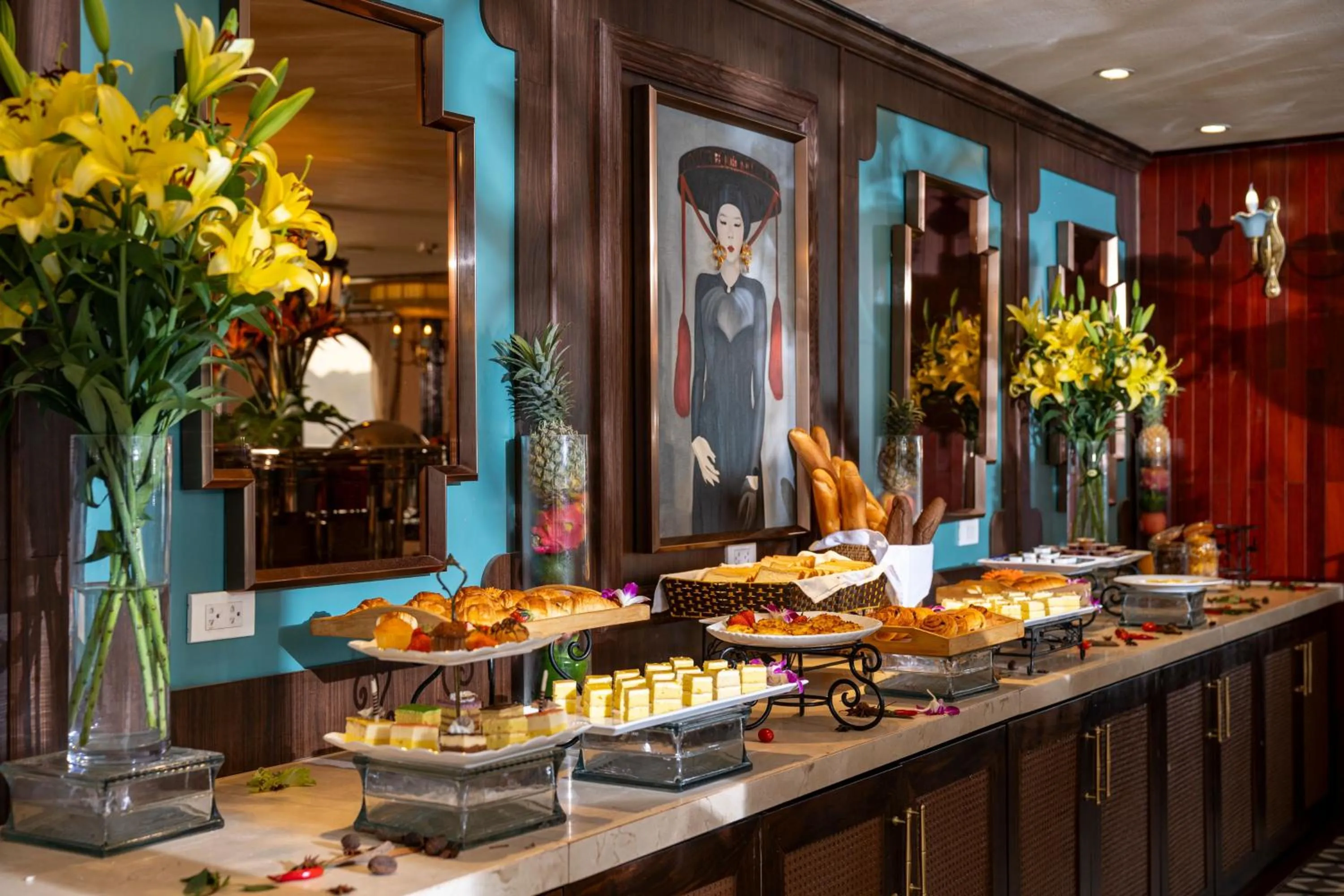 Dining area in Indochine Cruise Lan Ha Bay
