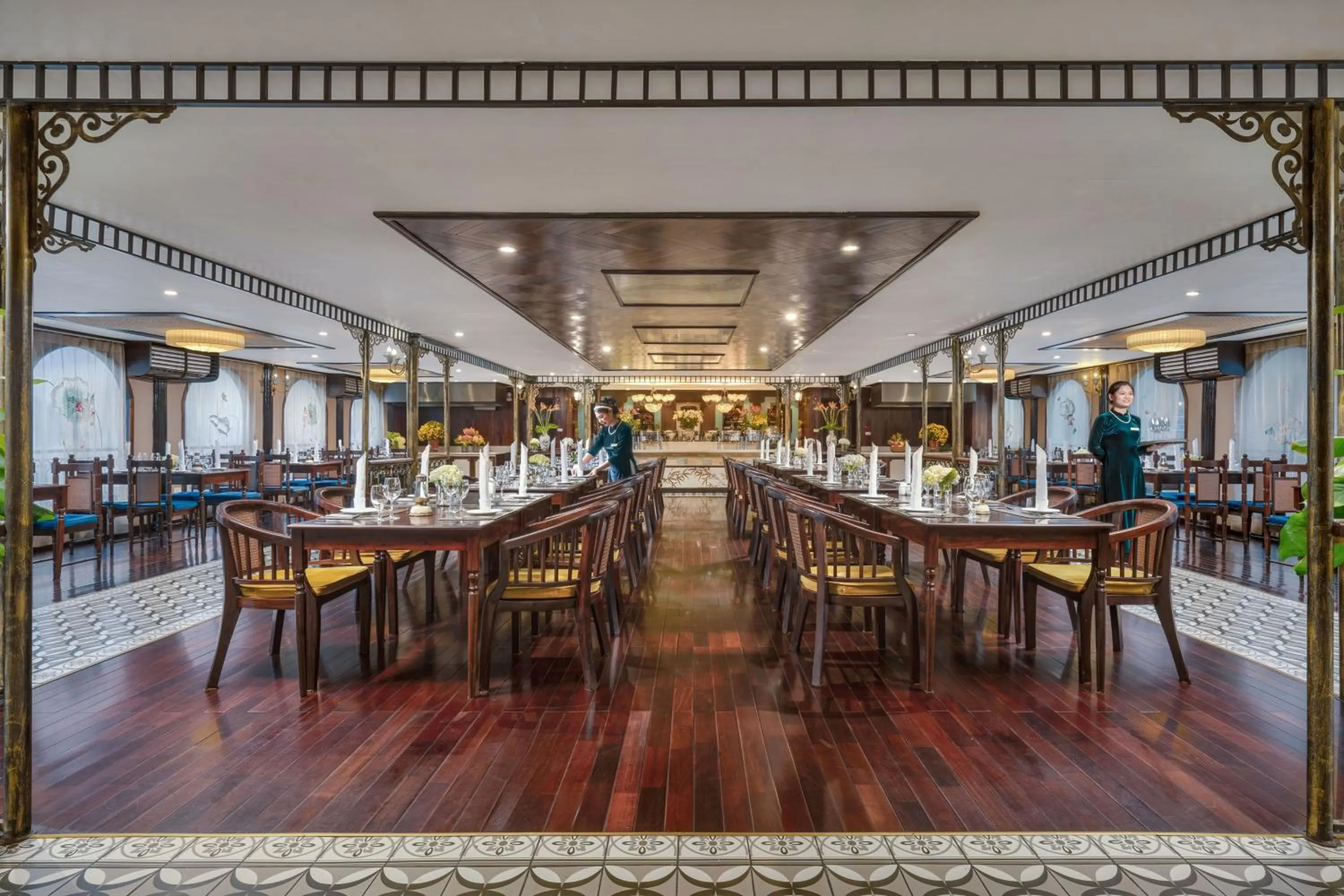 Restaurant/places to eat in Indochine Cruise Lan Ha Bay