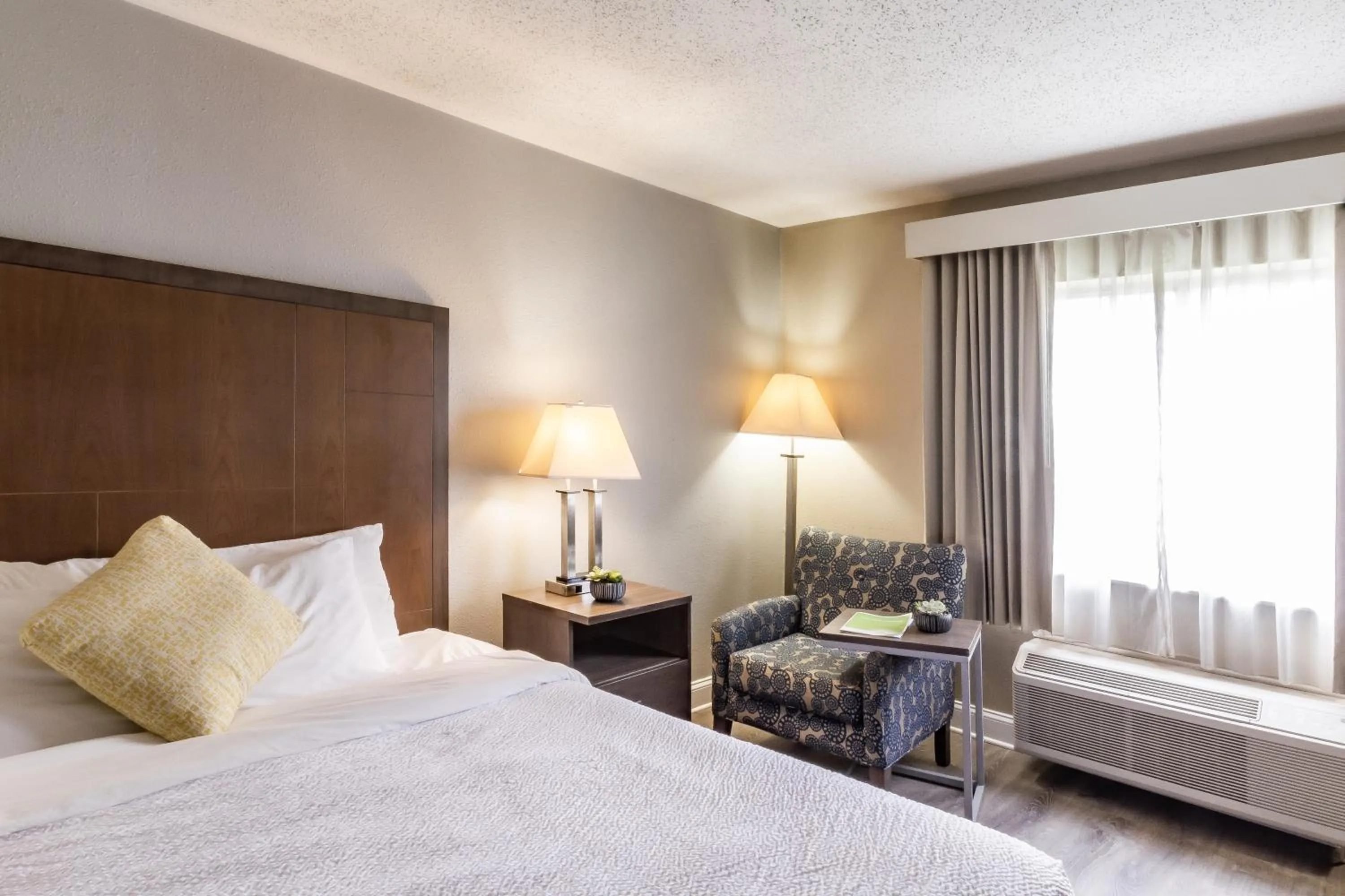 Bedroom, Bed in La Quinta Inn by Wyndham Richmond South