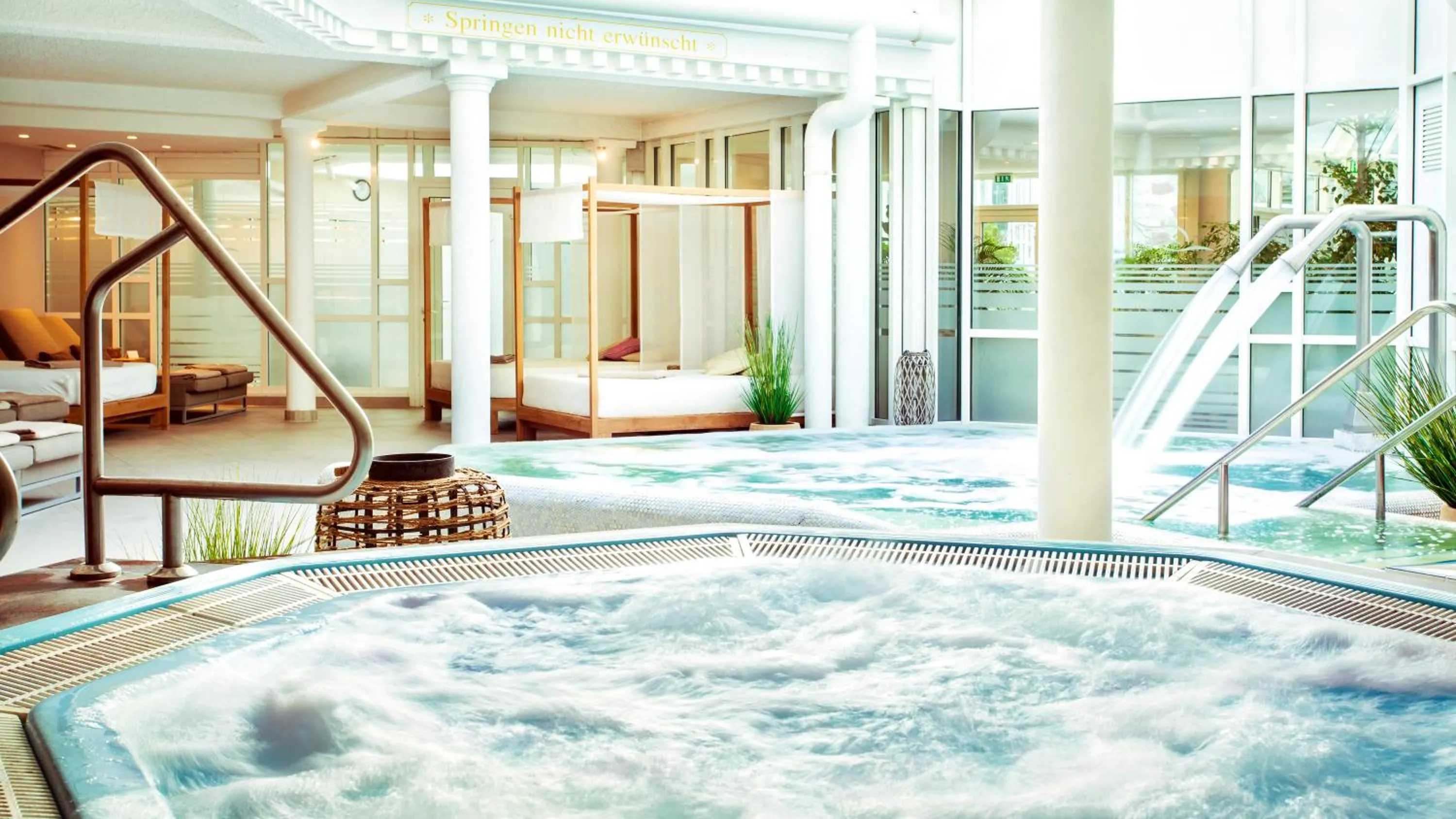 Swimming pool in Romantischer Winkel RoLigio & Wellness Resort