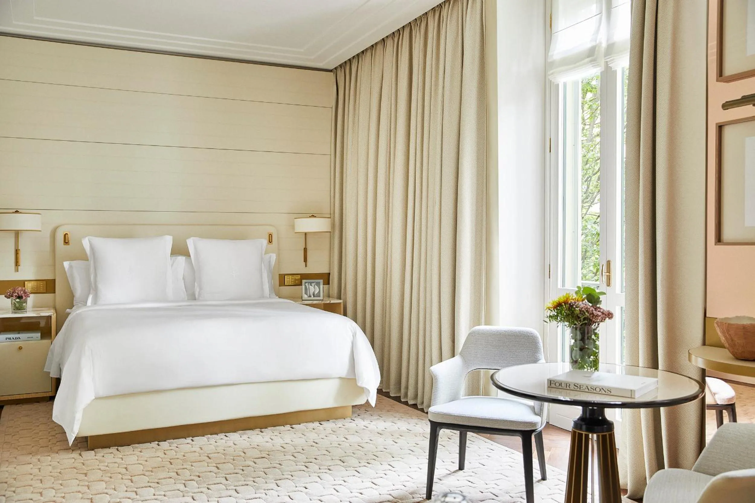 Bedroom, Bed in Four Seasons Hotel Milano