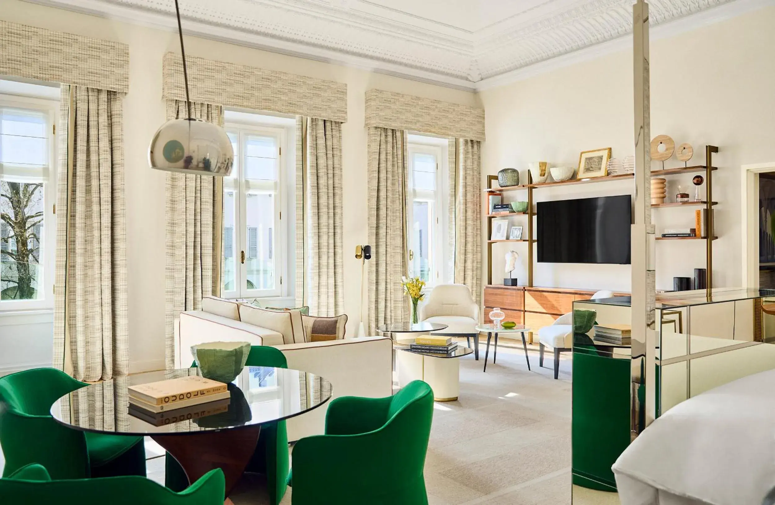 Renaissance Suite king bed in Four Seasons Hotel Milano Renaissance Suite king bed in Four Seasons Hotel Milano