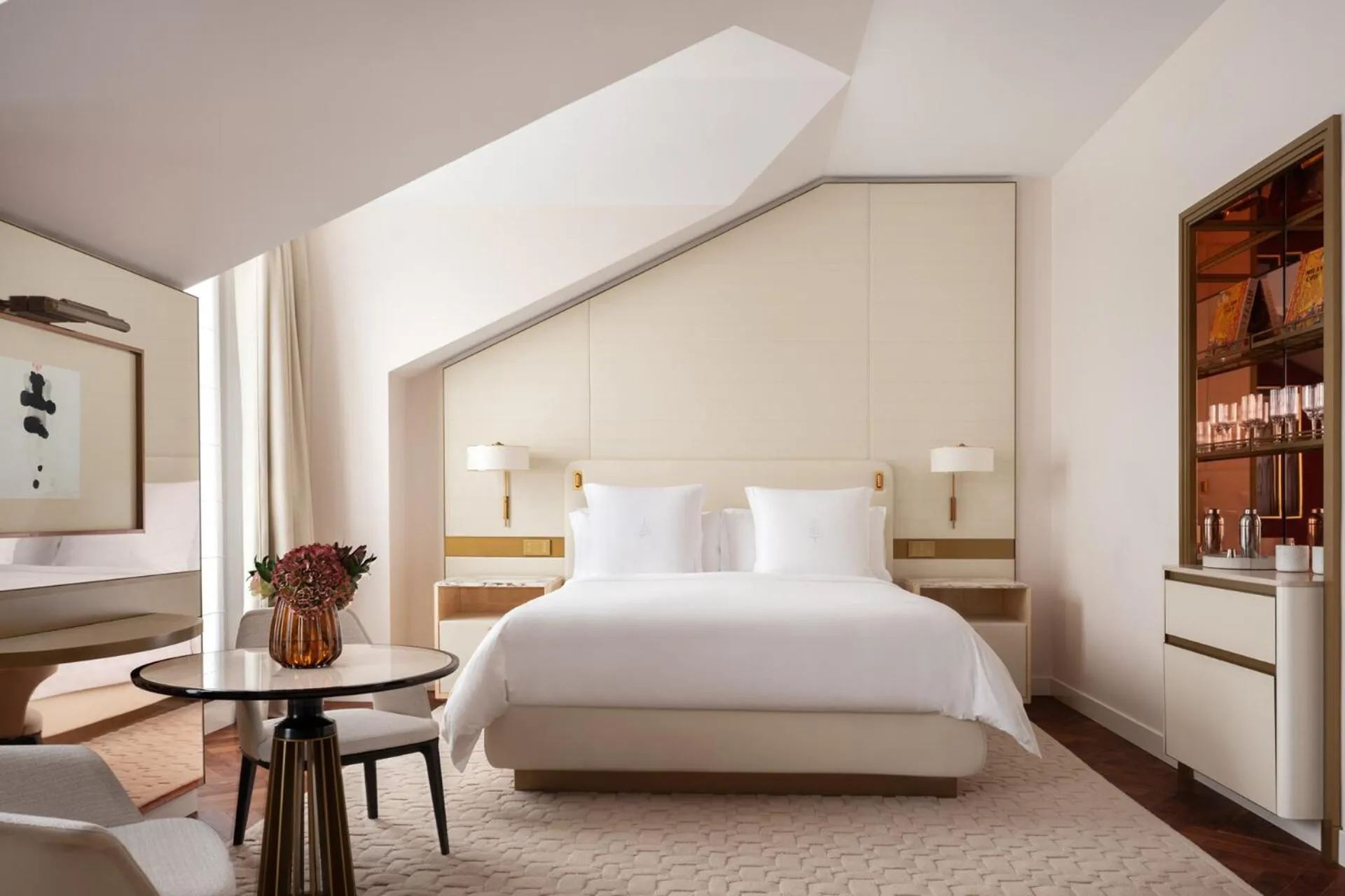 Bedroom, Bed in Four Seasons Hotel Milano
