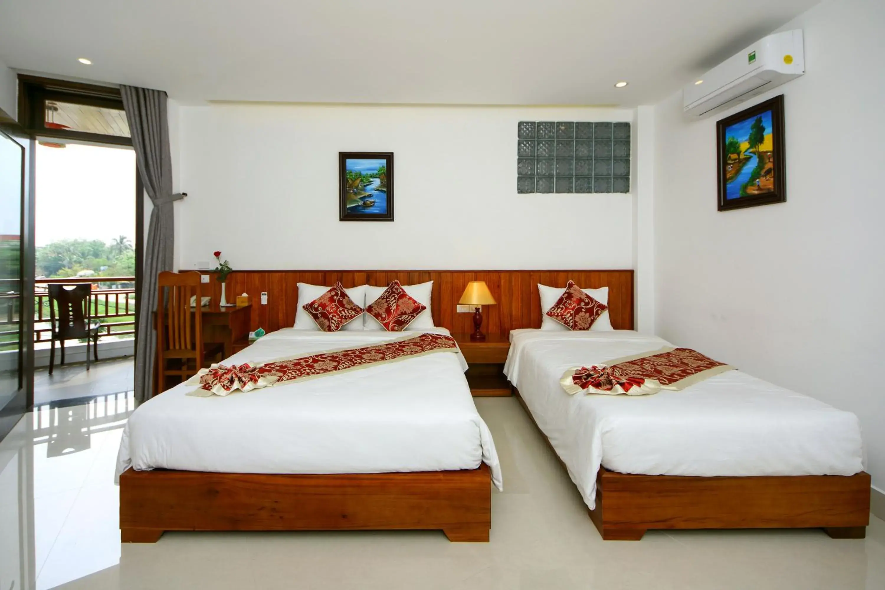 Twin Room - single occupancy in Threeway Riverside Villa Twin Room - single occupancy in Threeway Riverside Villa