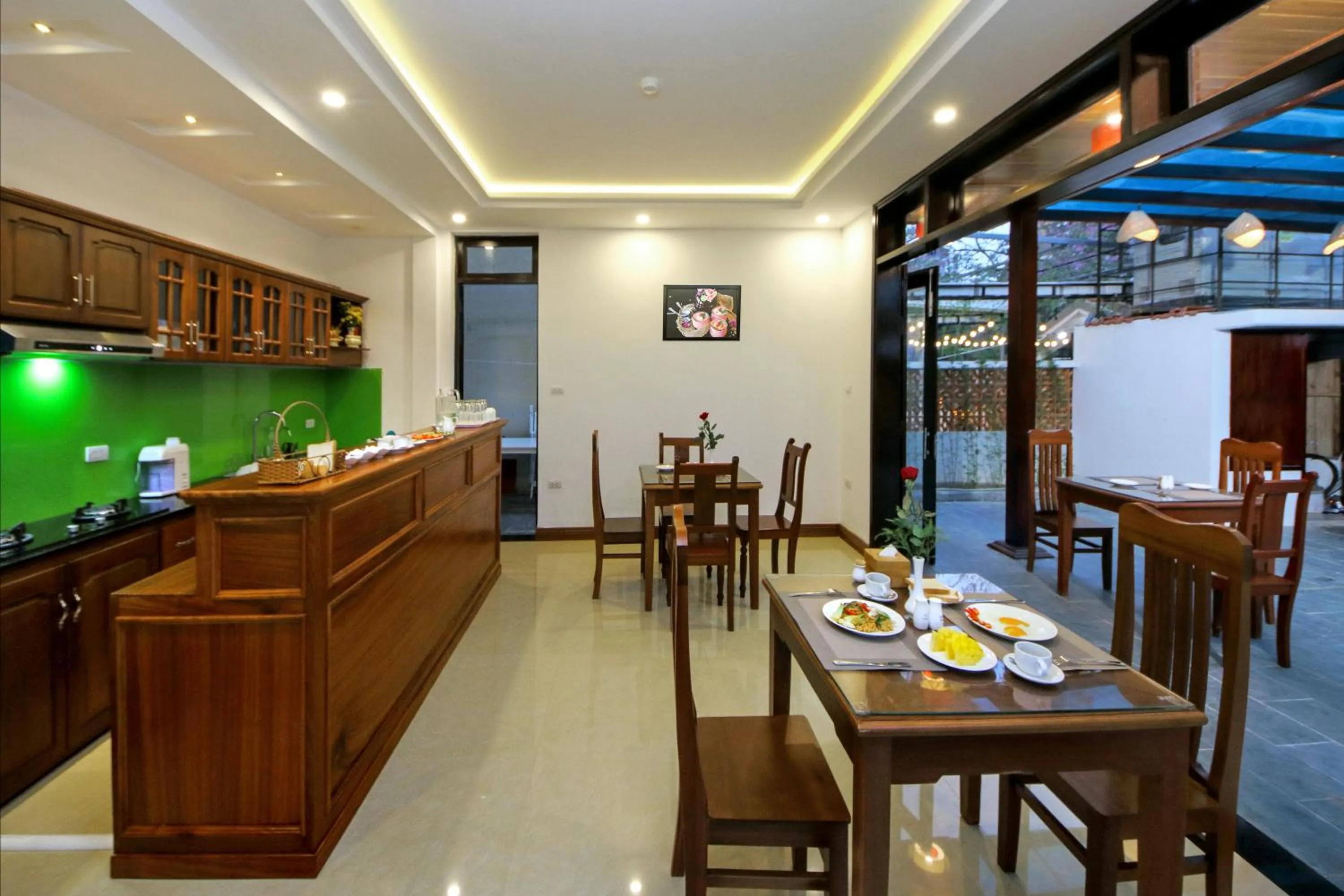 Restaurant/places to eat in Threeway Riverside Villa