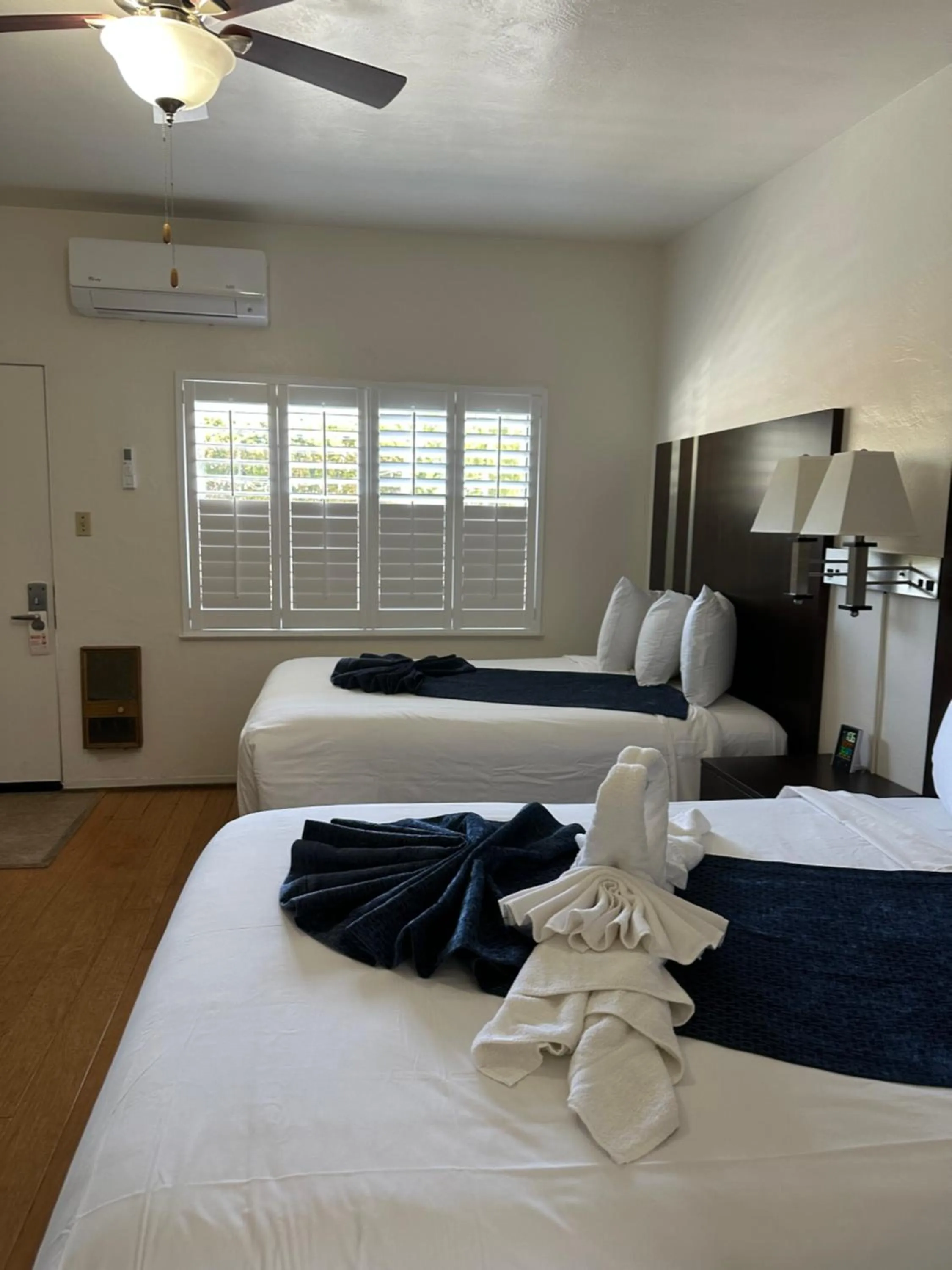 Bedroom, Bed in Cambria Palms Motel