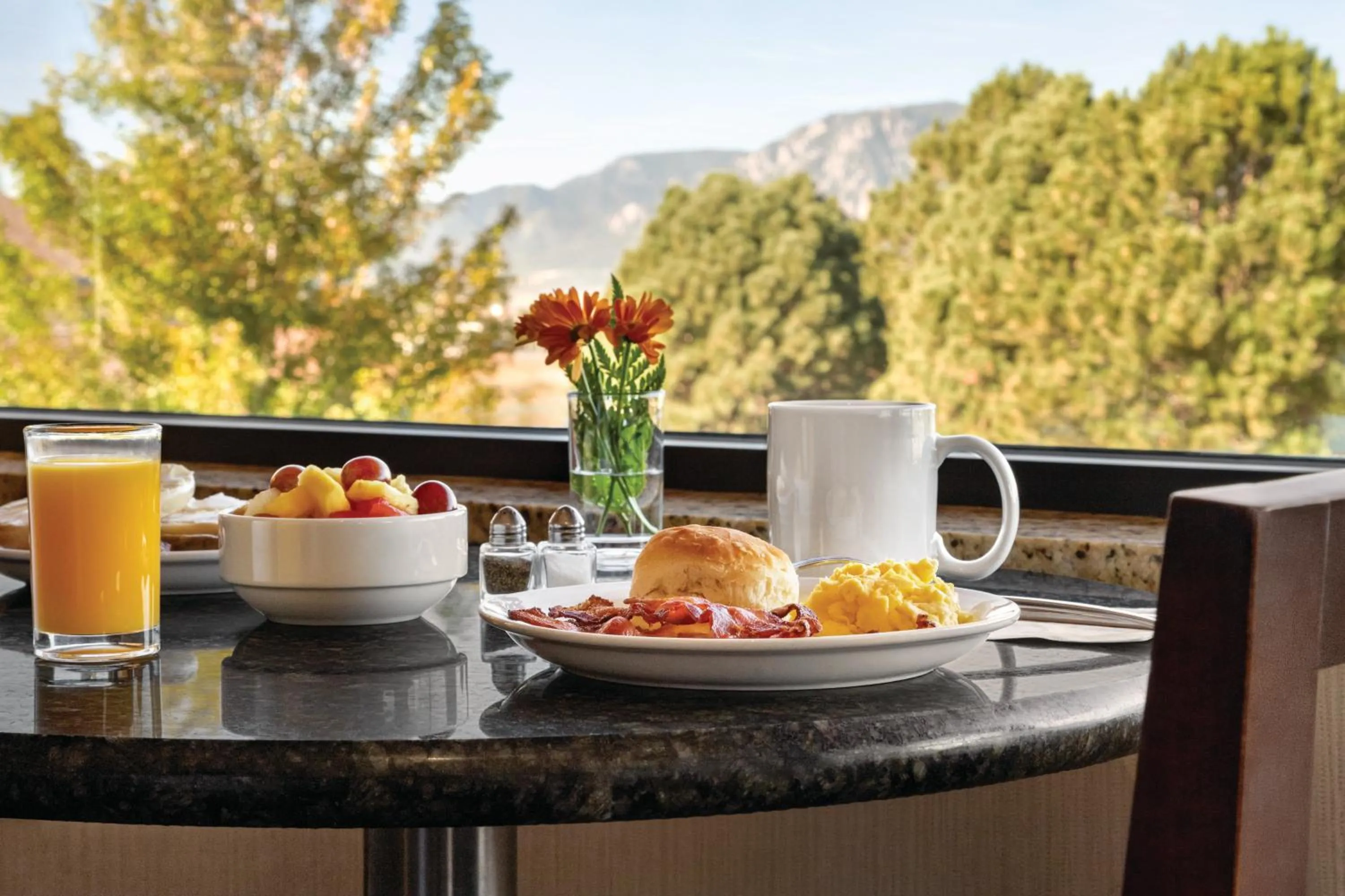 Breakfast in Radisson Hotel Colorado Springs Airport