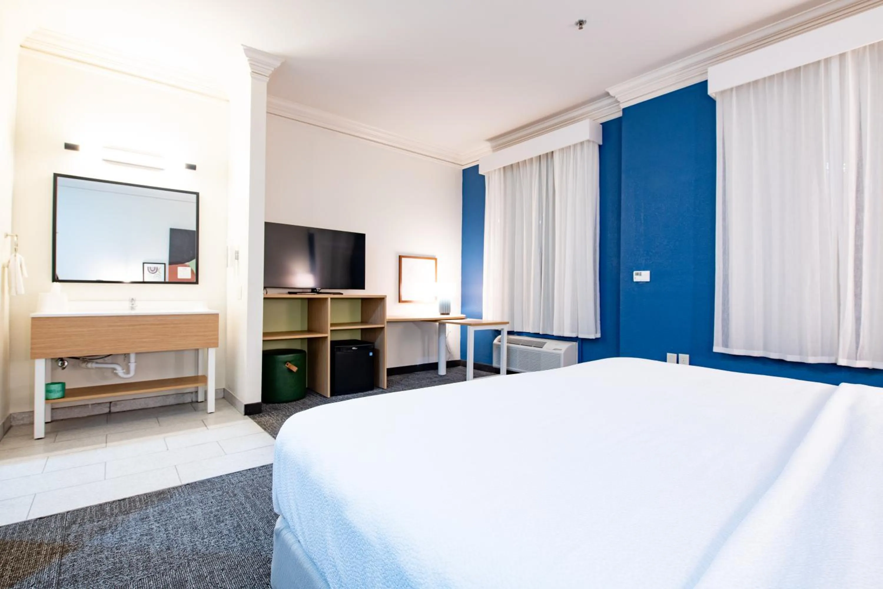 Property building, Bed in Spark By Hilton Lafayette South