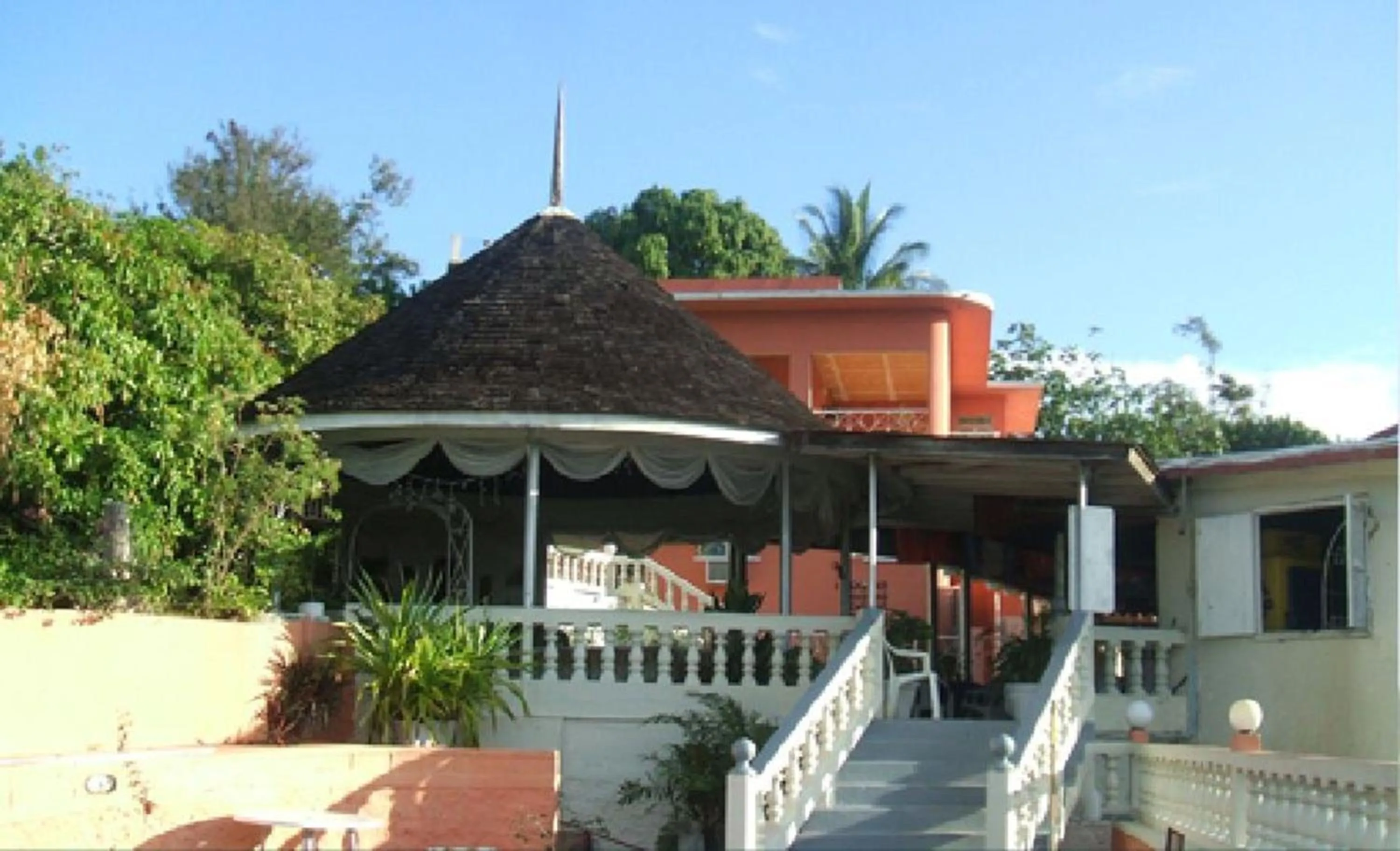 Facade/entrance in Verney House Resort