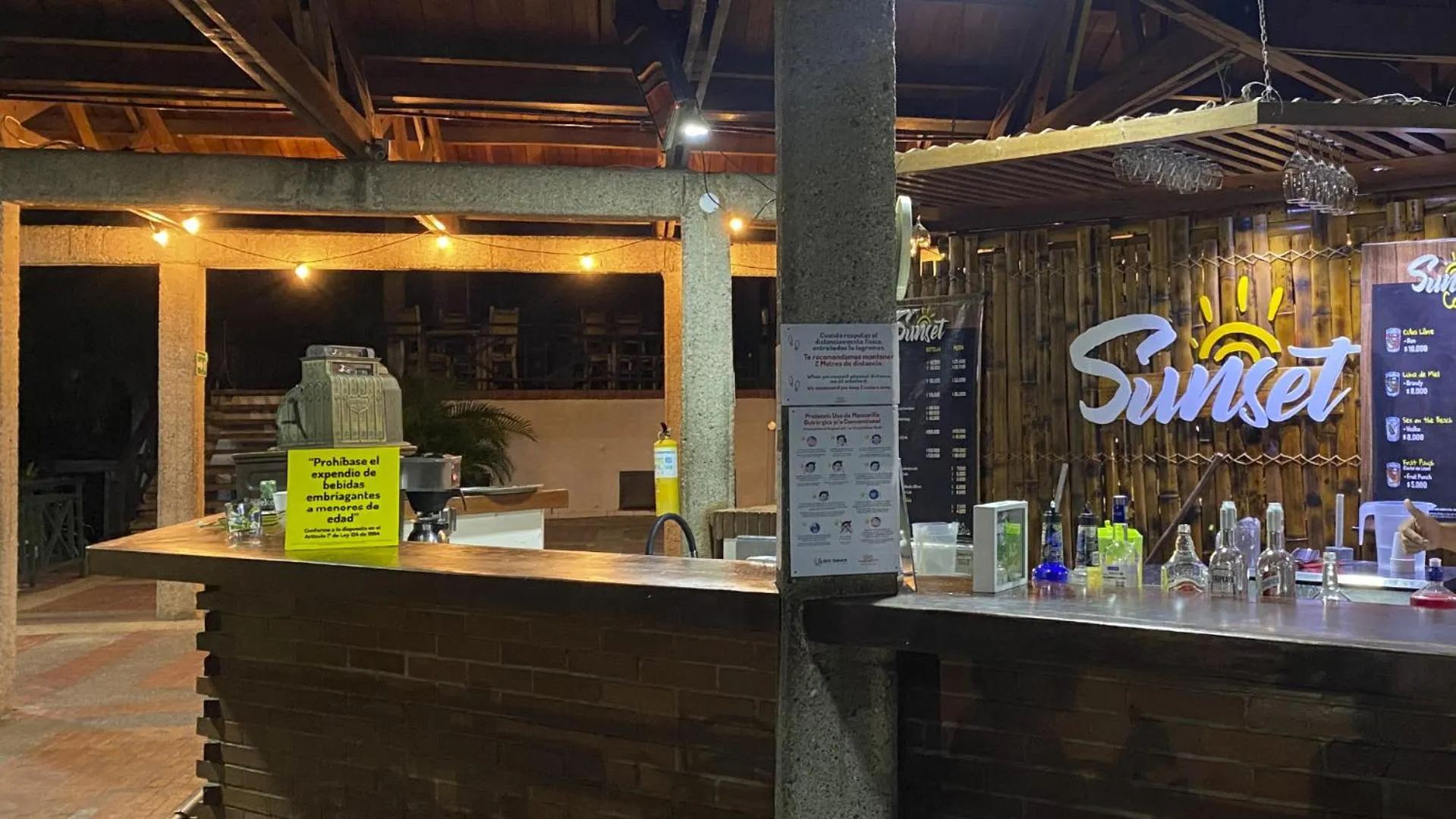 Lounge or bar in Hotel Girardot Resort by On Vacation