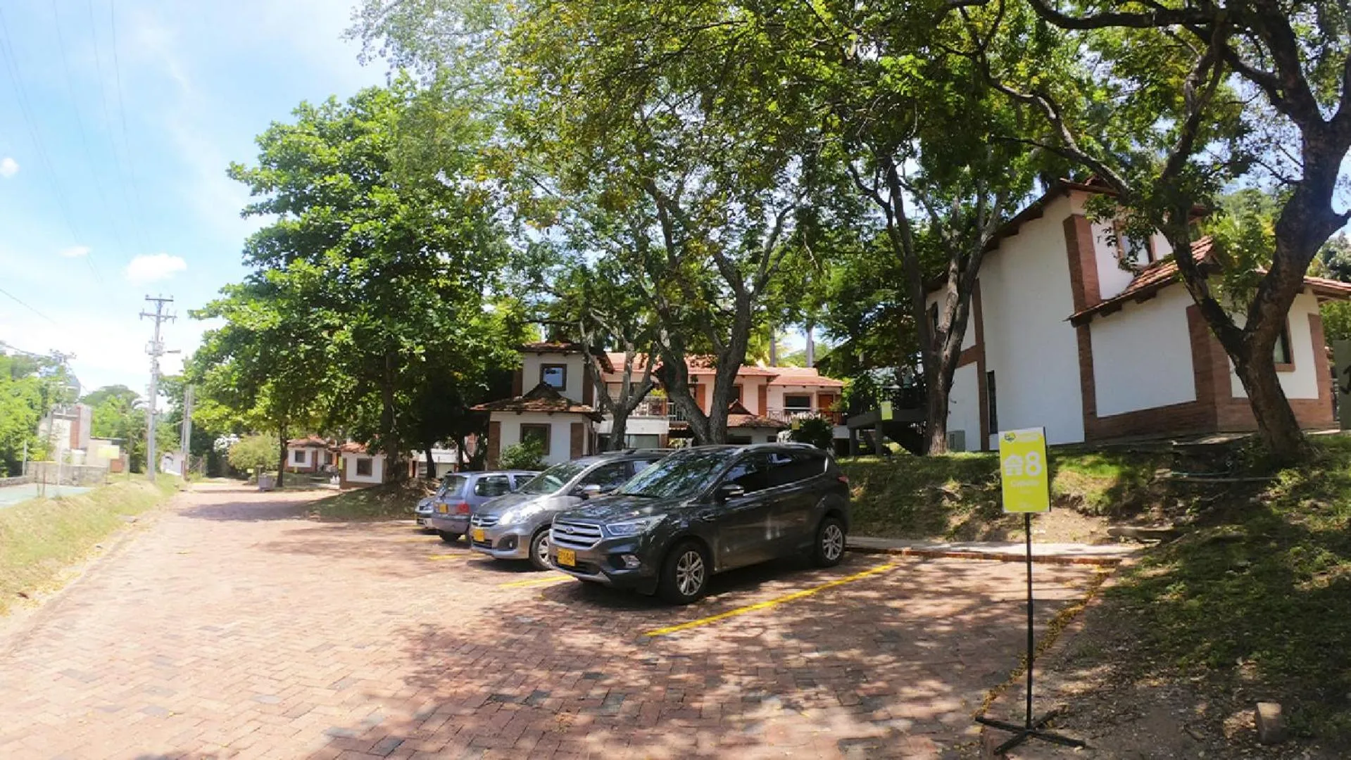 Parking in Hotel Girardot Resort by On Vacation