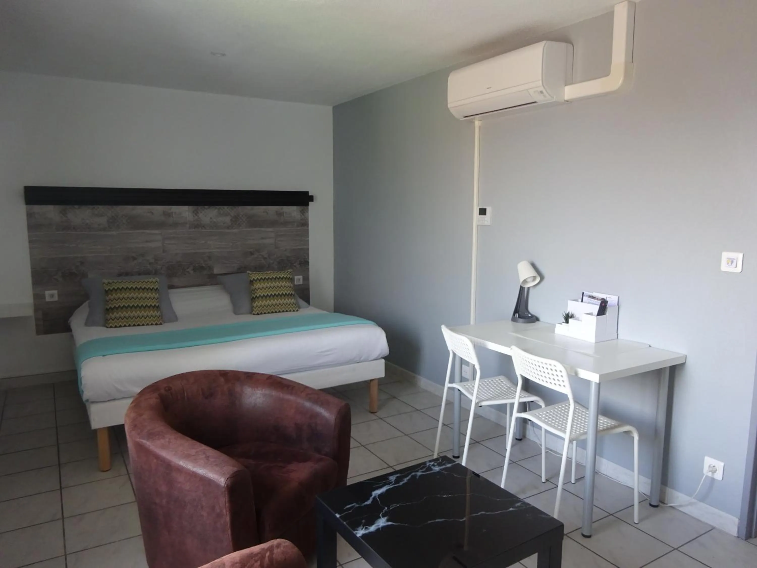 Photo of the whole room, Bed in Résidence Les Cordeliers