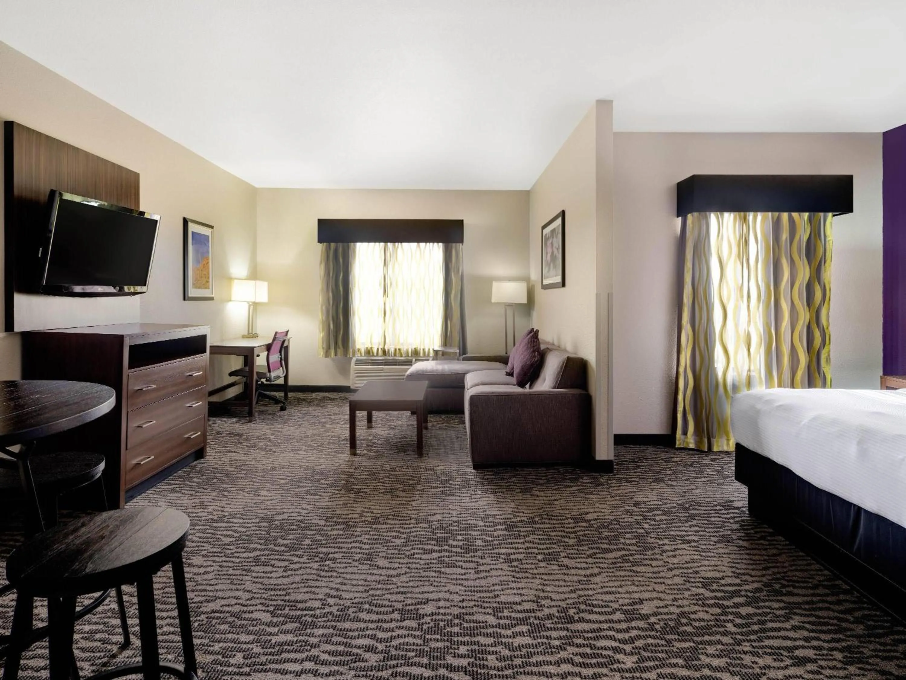 Photo of the whole room, Bed in La Quinta by Wyndham NW Tucson Marana