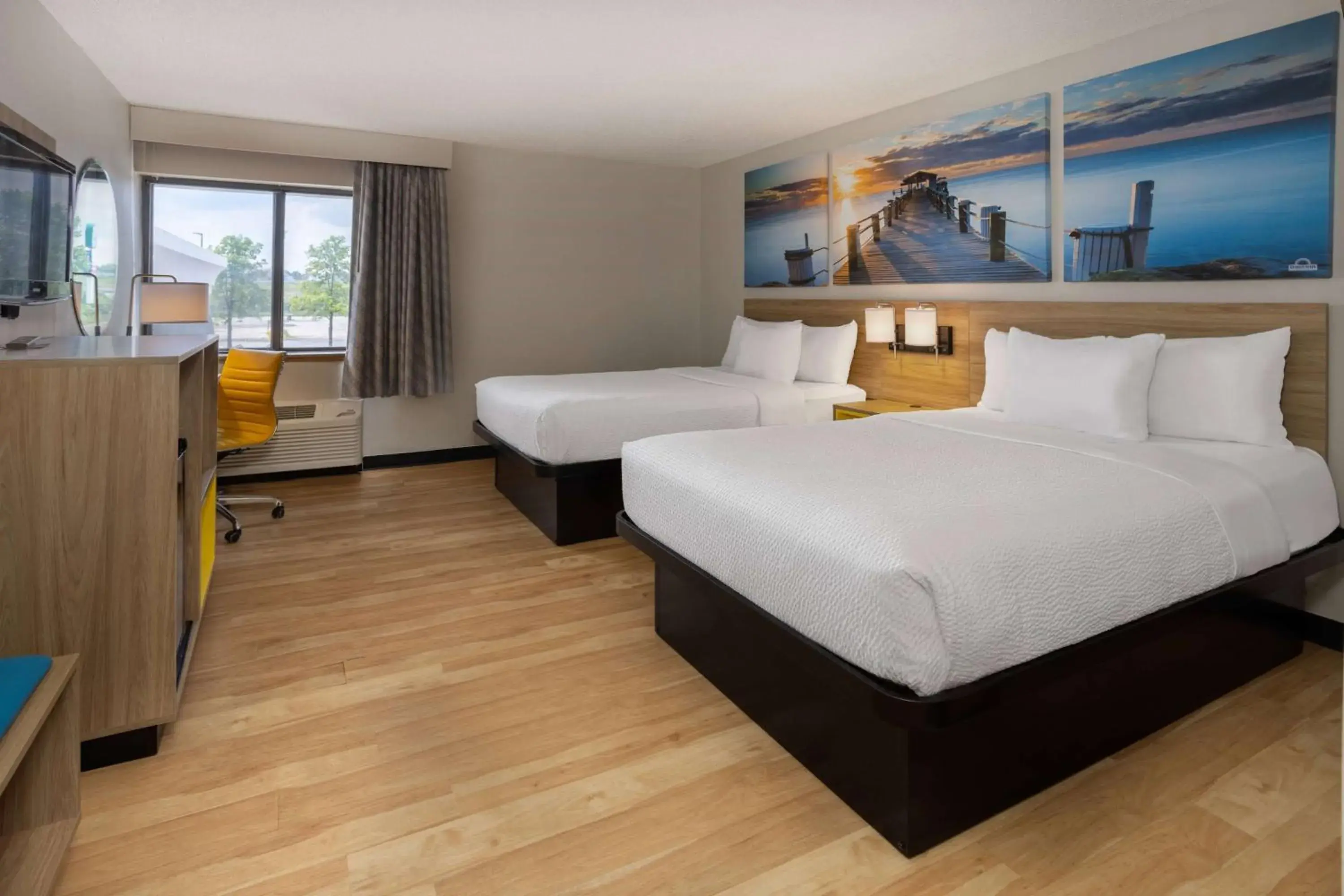 Deluxe Double Room with Two Double Beds in Days Inn by Wyndham Pleasant Prairie Kenosha Deluxe Double Room with Two Double Beds in Days Inn by Wyndham Pleasant Prairie Kenosha