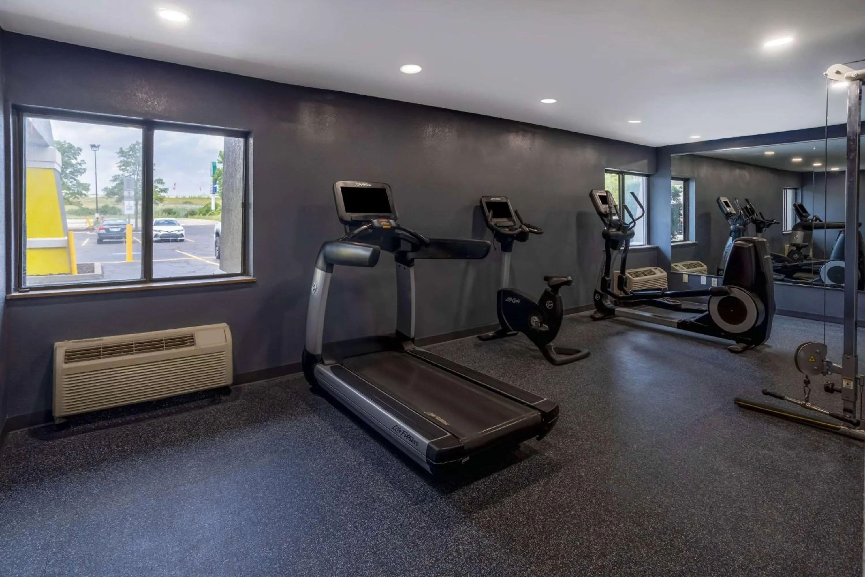 Fitness centre/facilities in Days Inn by Wyndham Pleasant Prairie Kenosha