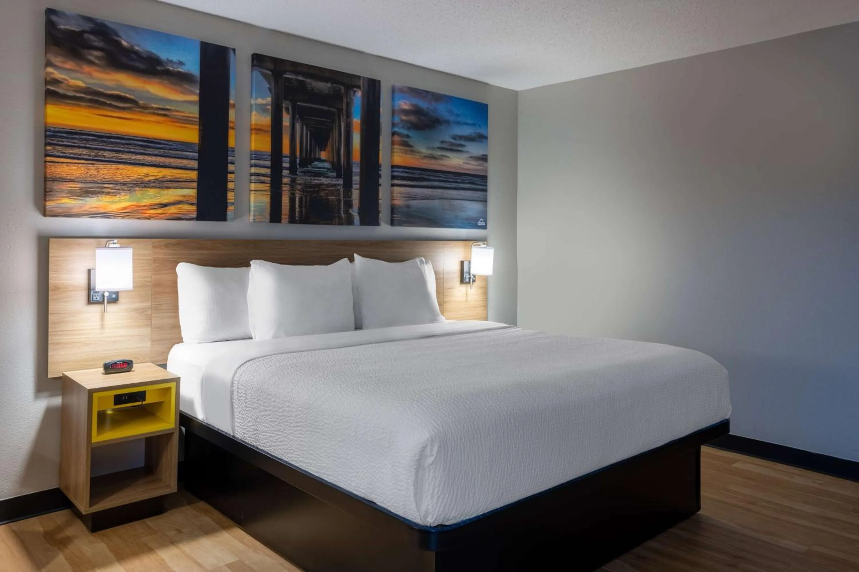 Photo of the whole room, Bed in Days Inn by Wyndham Pleasant Prairie Kenosha