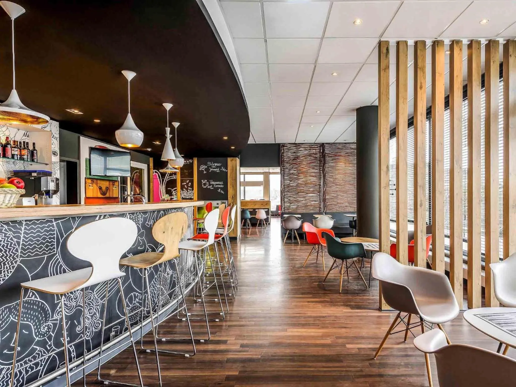 Lounge or bar in ibis Hotel Würzburg City