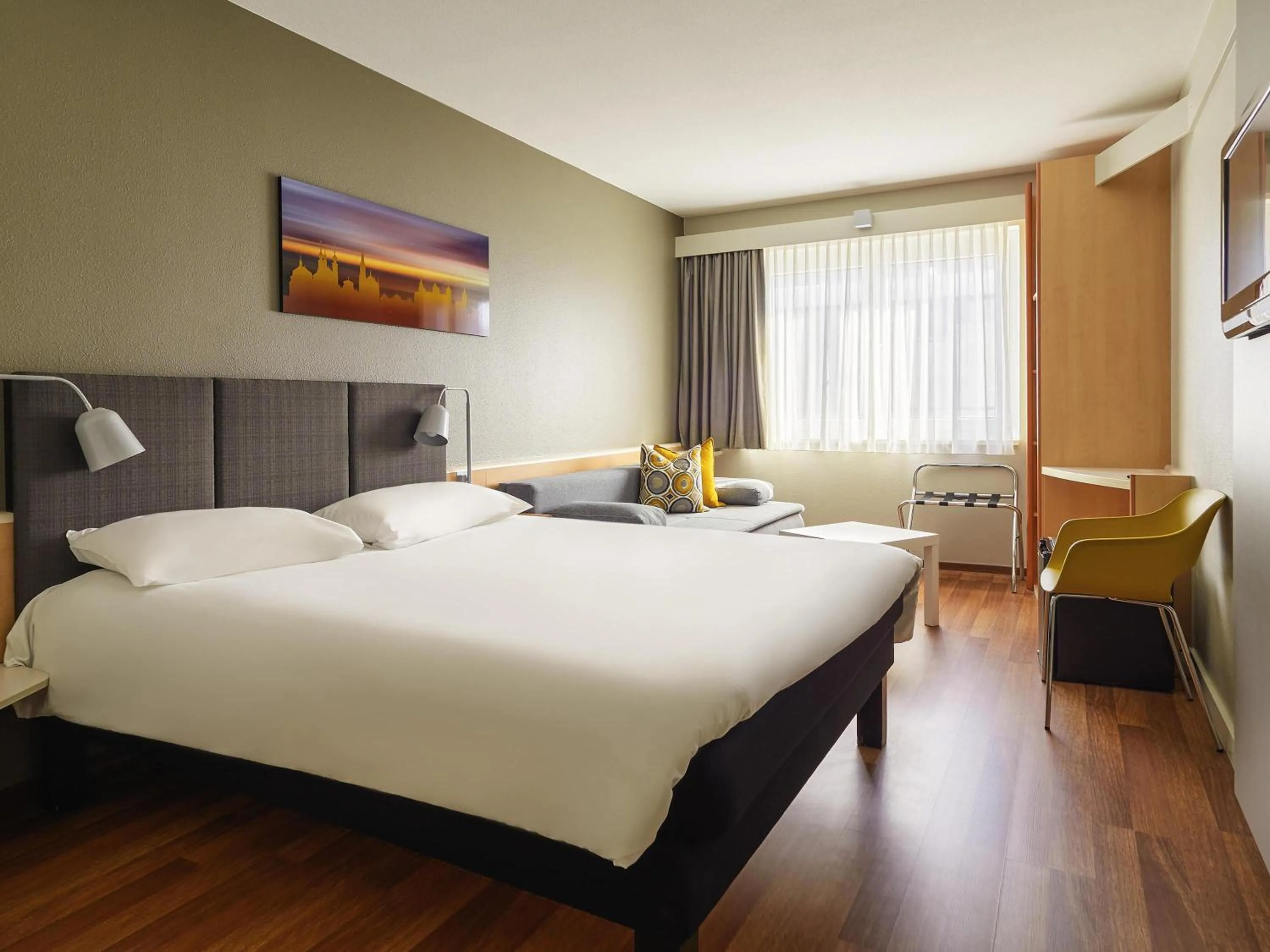 Bedroom, Bed in ibis Hotel Würzburg City