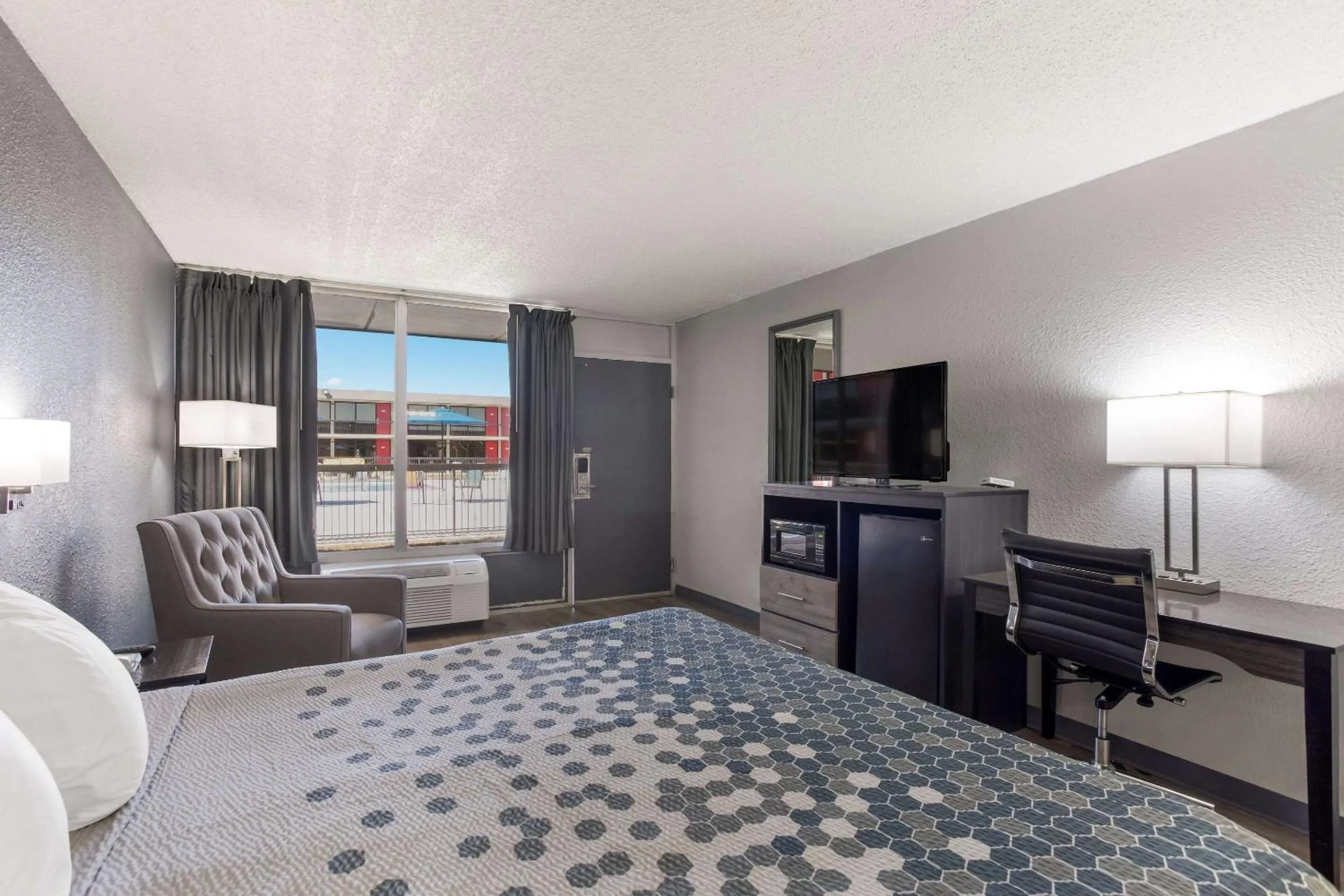 Bedroom in Econo Lodge Cave City