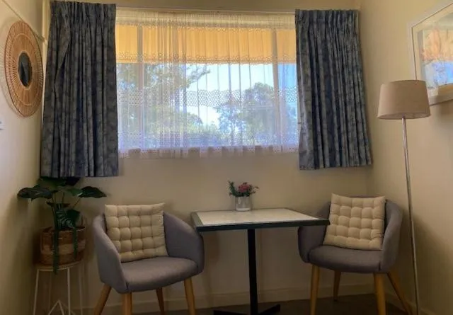 Seating area in Echuca Motel