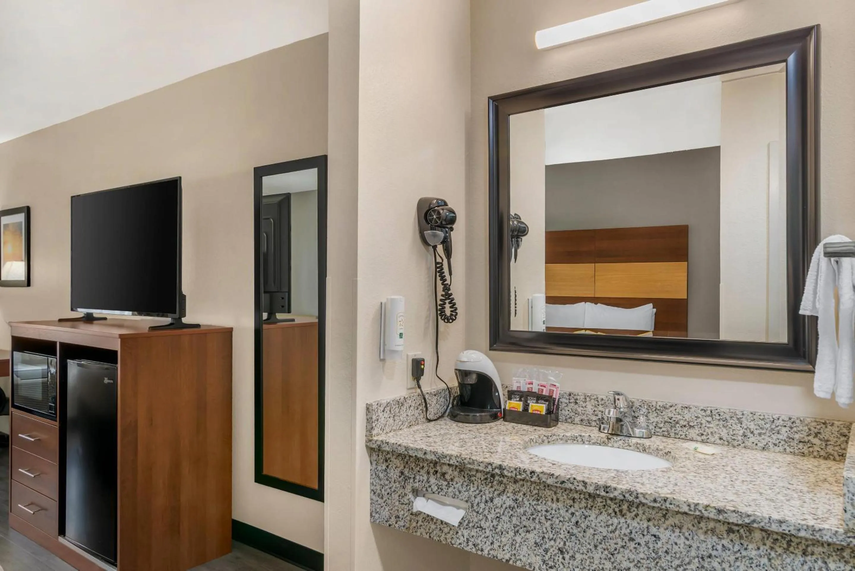 Bedroom in Quality Inn Loganville US Highway 78