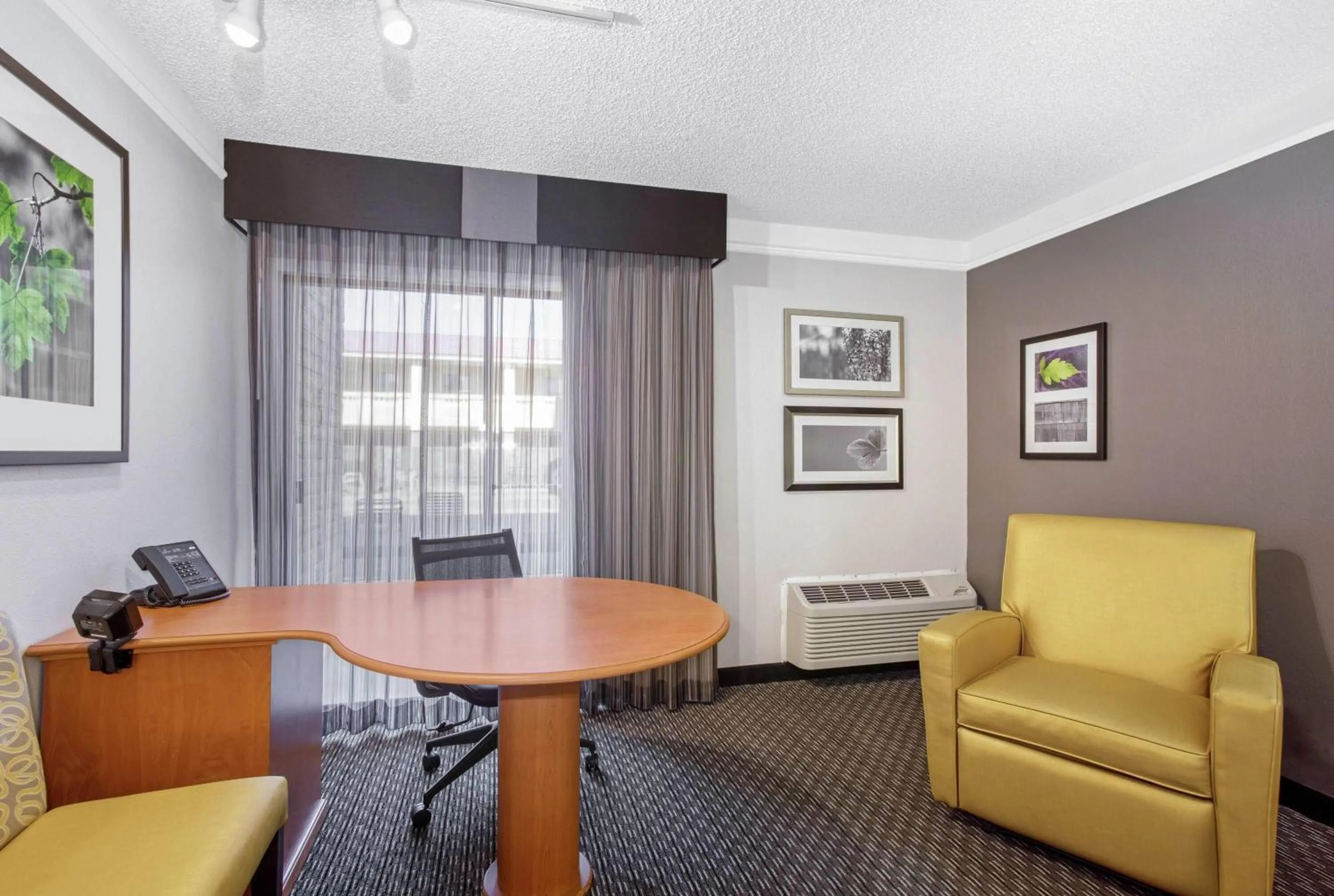 Photo of the whole room in La Quinta Inn by Wyndham Tucson East