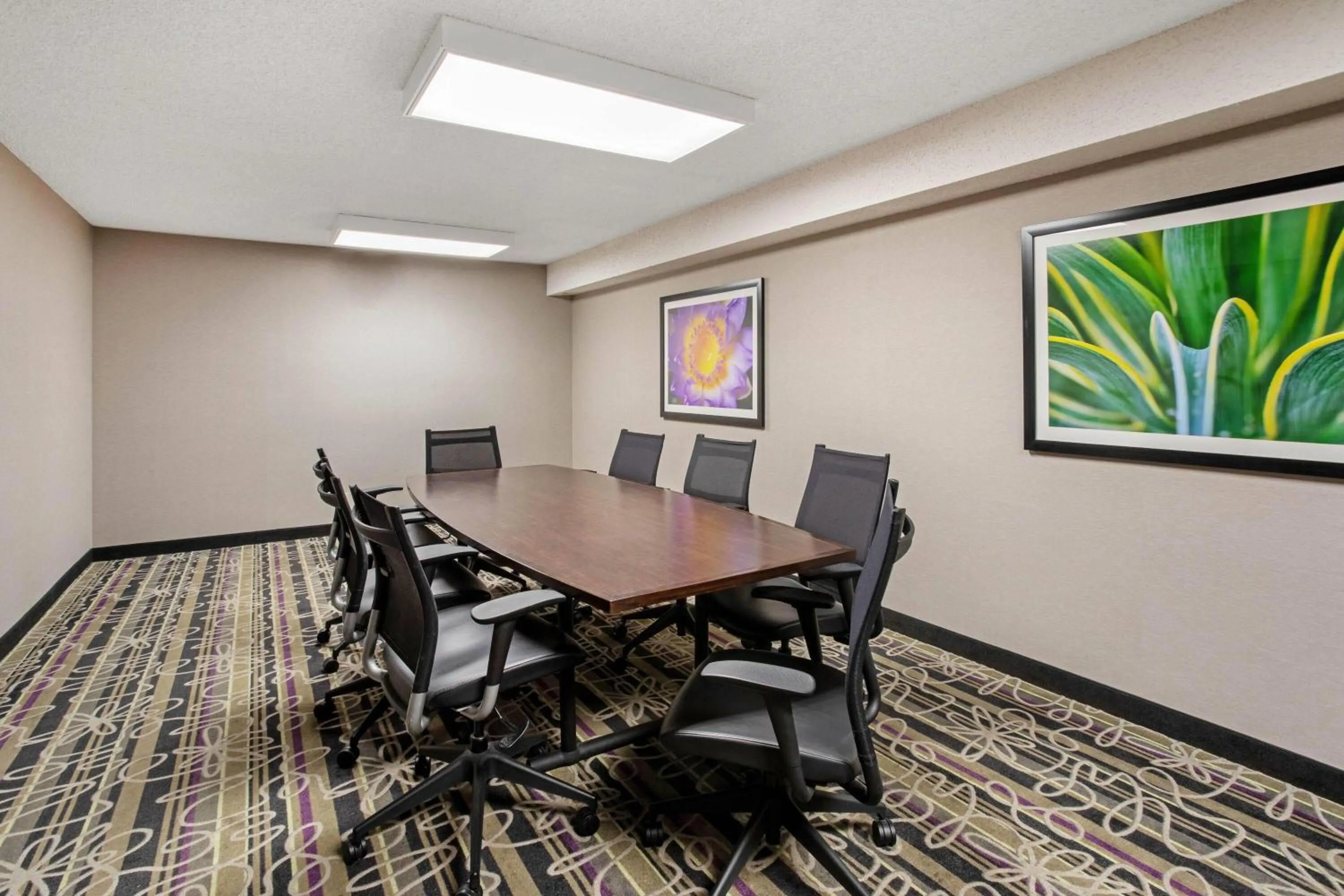 Meeting/conference room in La Quinta Inn by Wyndham Tucson East