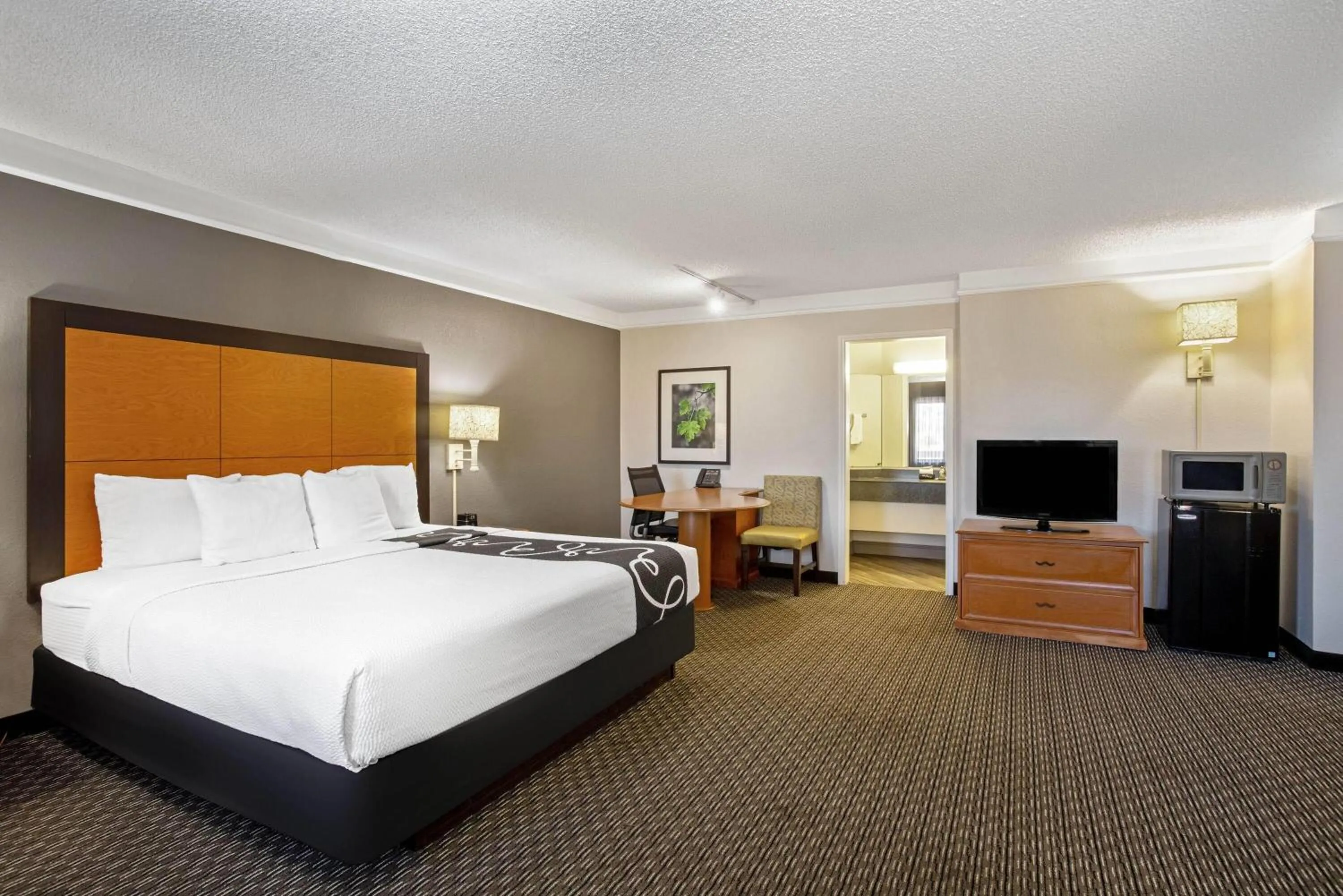 Photo of the whole room, Bed in La Quinta Inn by Wyndham Tucson East