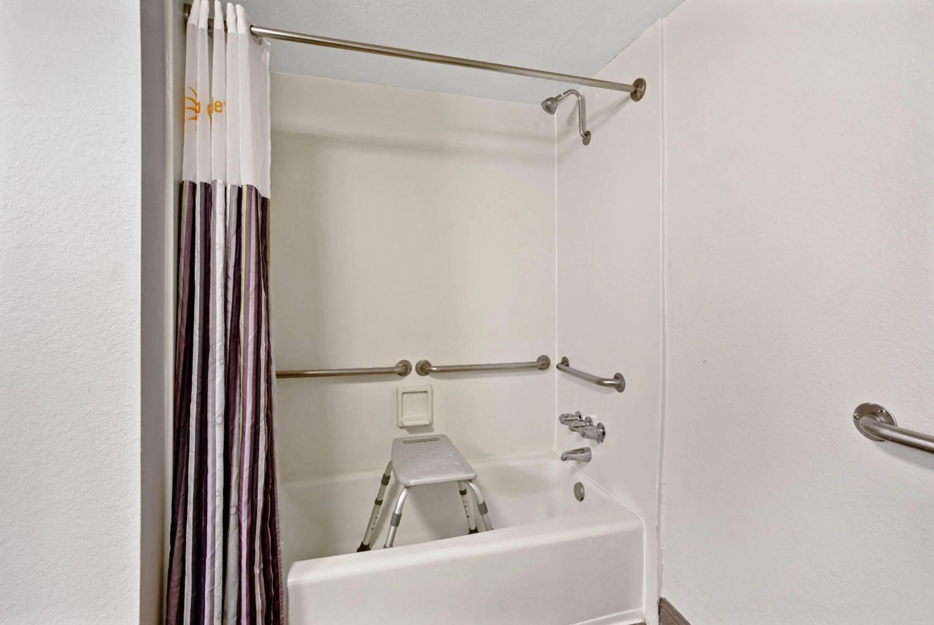 Bathroom in La Quinta Inn by Wyndham Tucson East