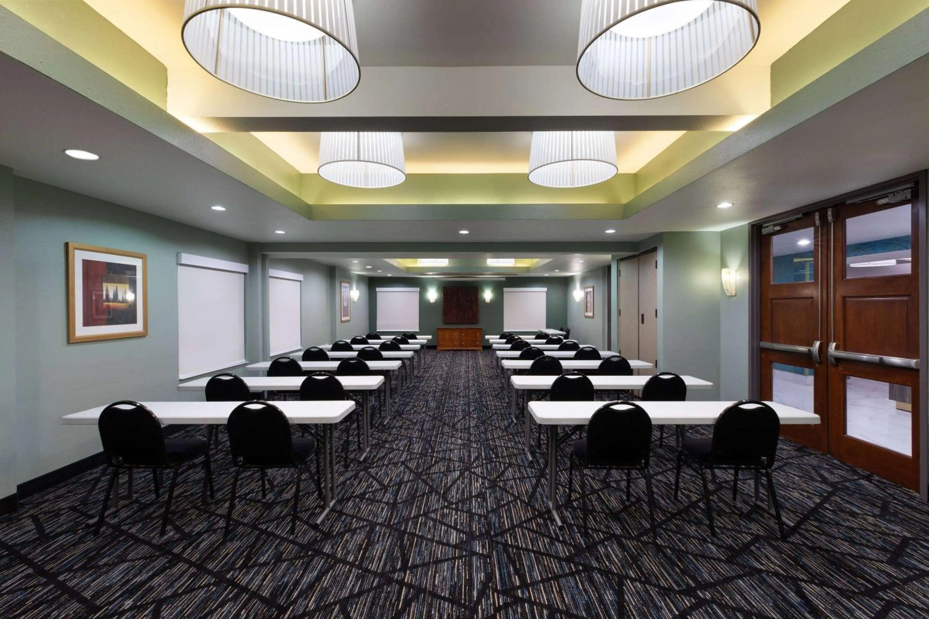 Meeting/conference room in La Quinta by Wyndham Olathe