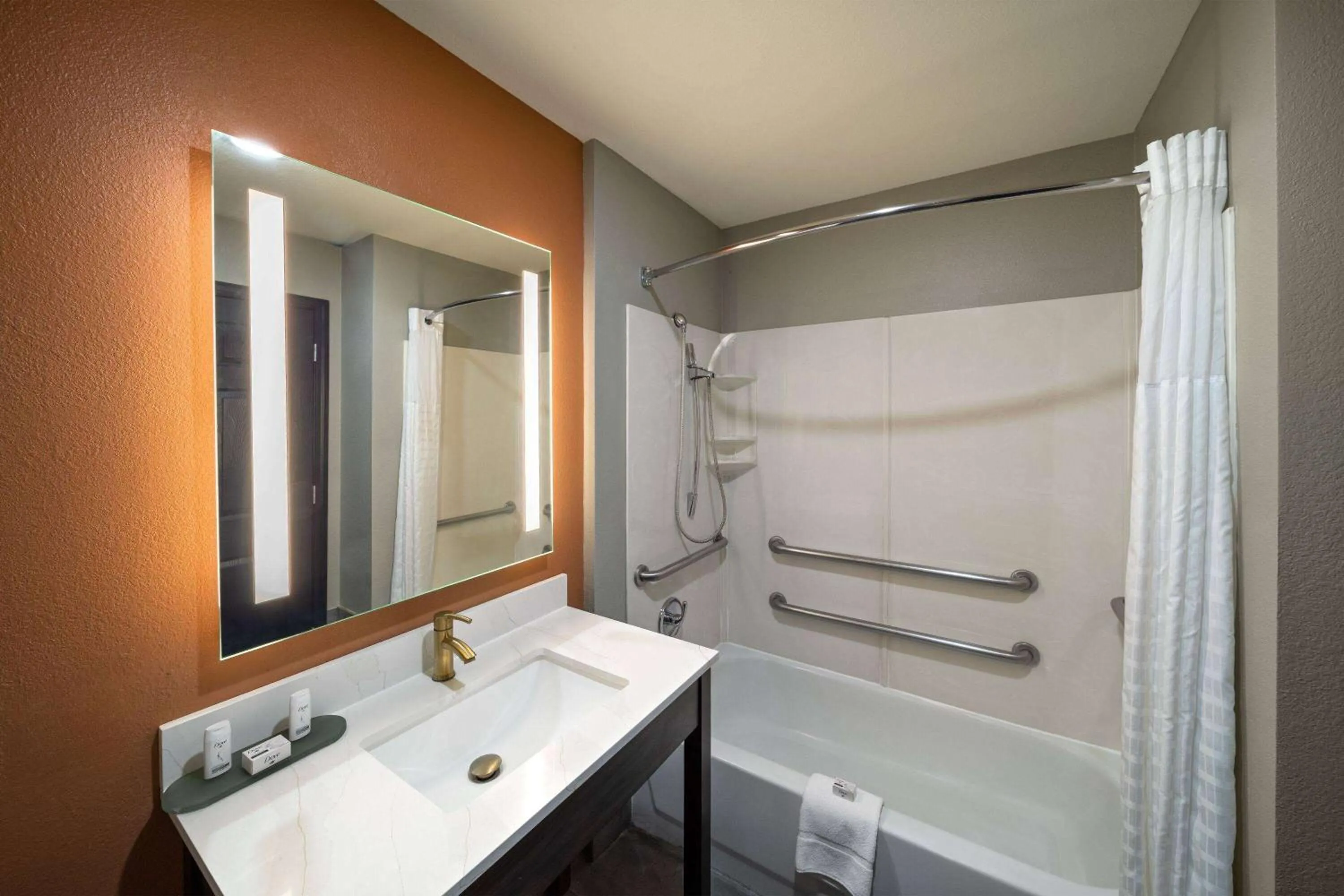 Bathroom in La Quinta by Wyndham Olathe