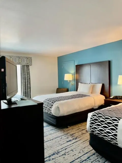 Bed in La Quinta Inn by Wyndham Lynnwood