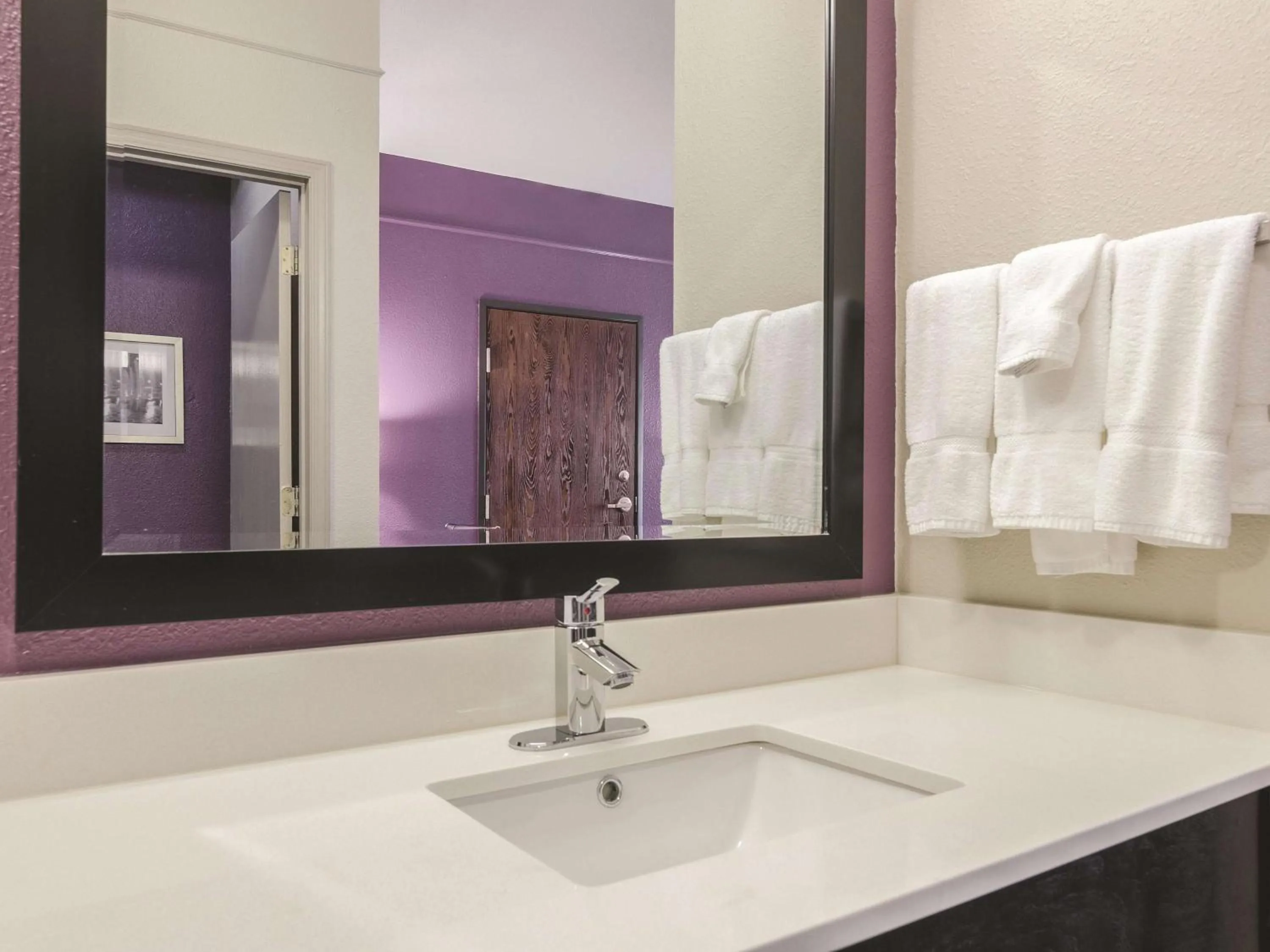 Photo of the whole room in La Quinta by Wyndham Kansas City Airport