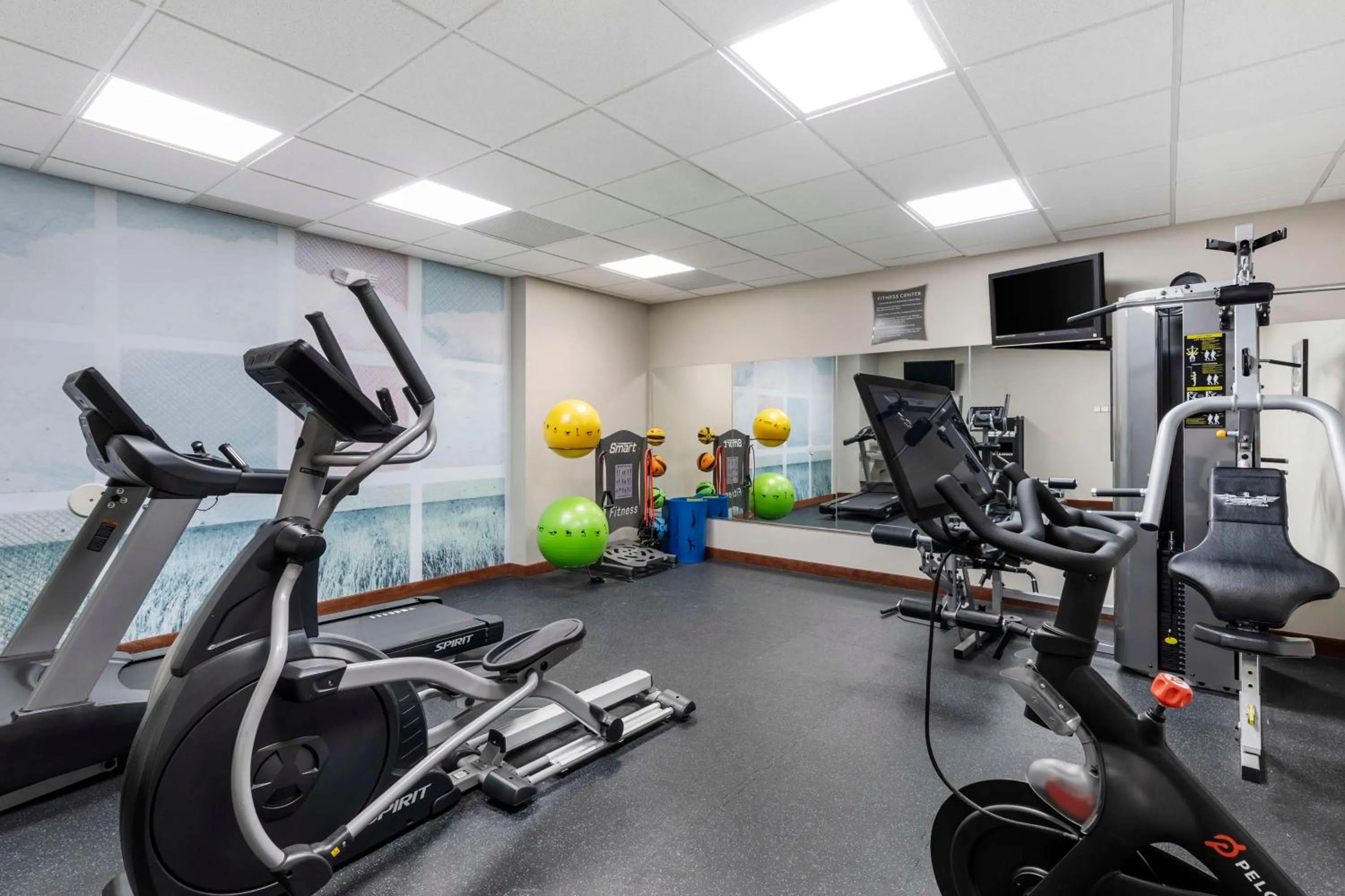 Fitness centre/facilities in Best Western Plus MidAmerica Hotel