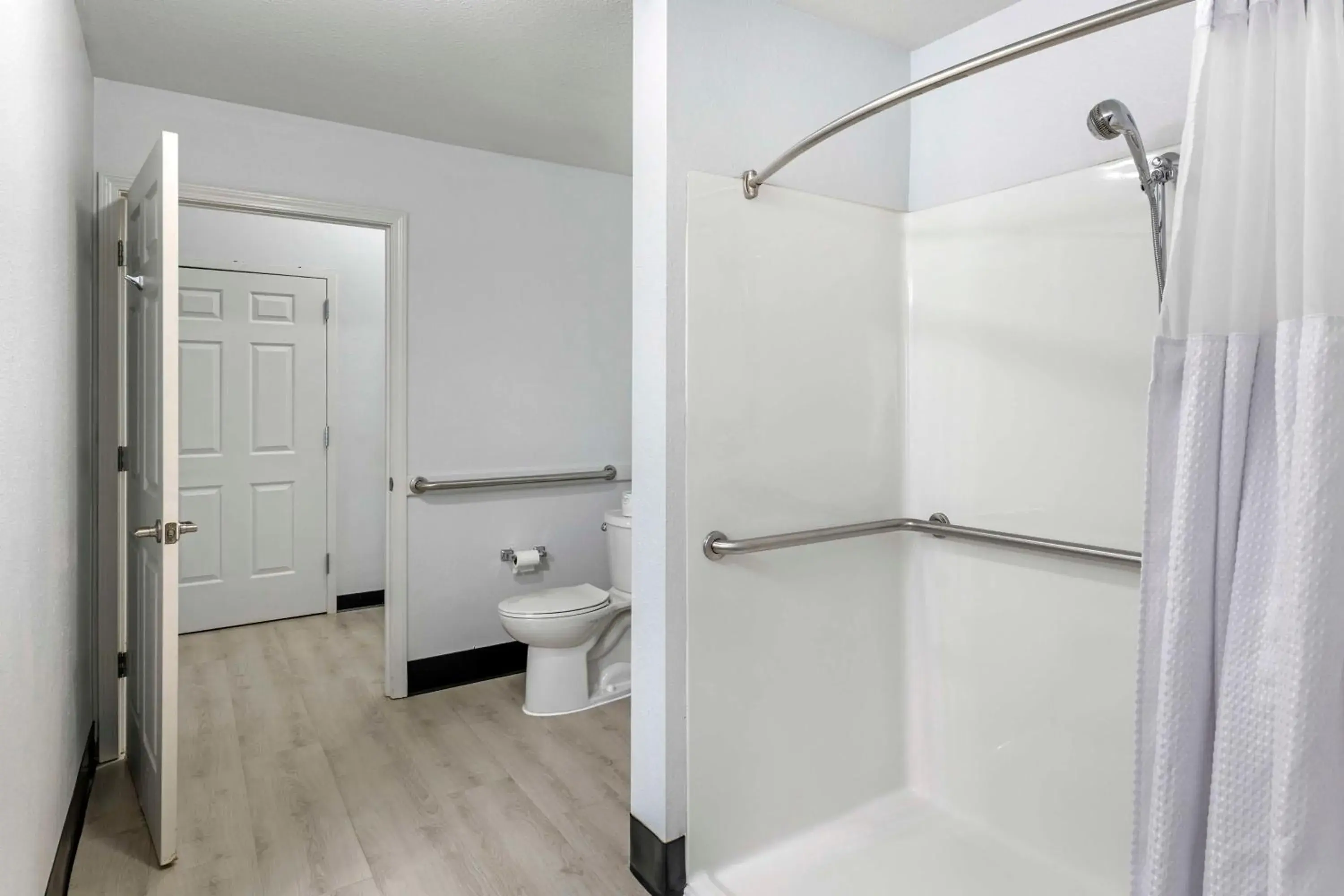 King Suite with Sofa Bed and Walk-In Shower - Disability Access/Non-Smoking in Best Western Plus MidAmerica Hotel King Suite with Sofa Bed and Walk-In Shower - Disability Access/Non-Smoking in Best Western Plus MidAmerica Hotel